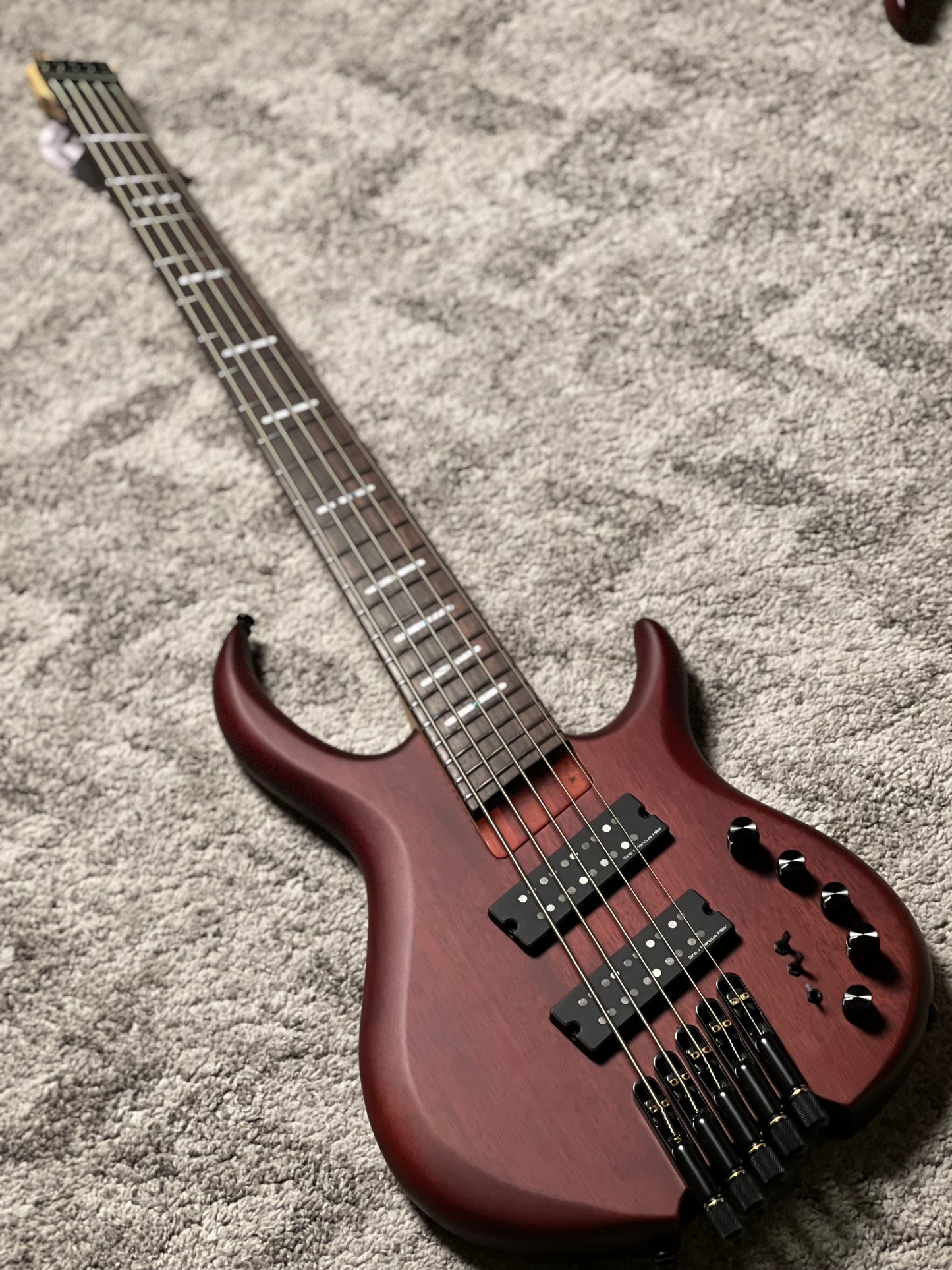Sire Marcus Miller M6 5-string Headless in Mahogany Satin