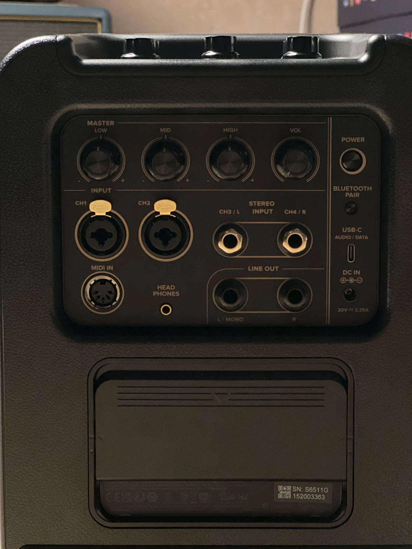 Positive Grid Spark Smart Combo Amplifier สำหรับกีตาร์ไฟฟ้าและอะคูสติกและเบส 