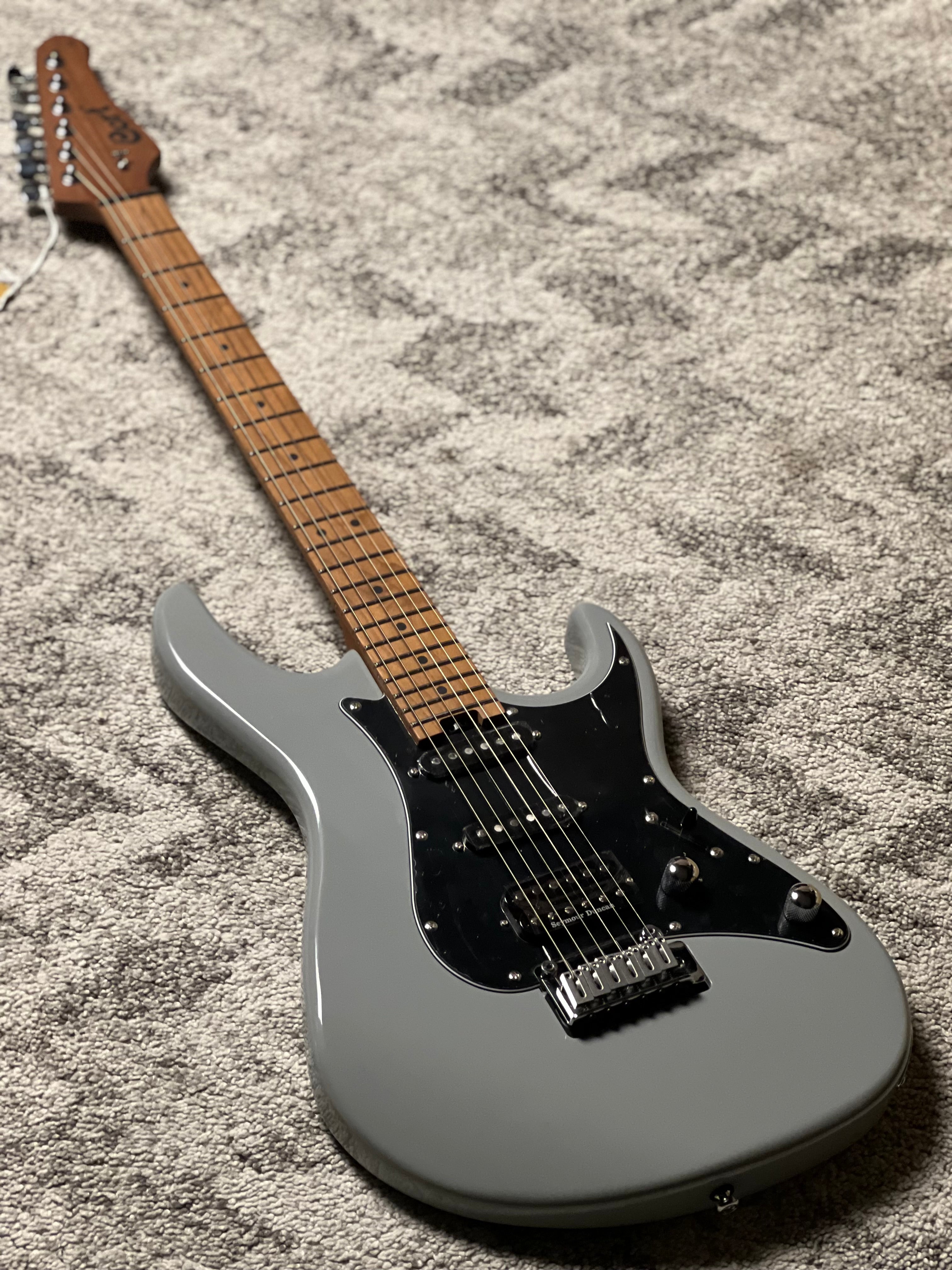 シルバーエクスプローラータイプエレキギター　Cort Cort Electric Guitar – nafiriguitar.com