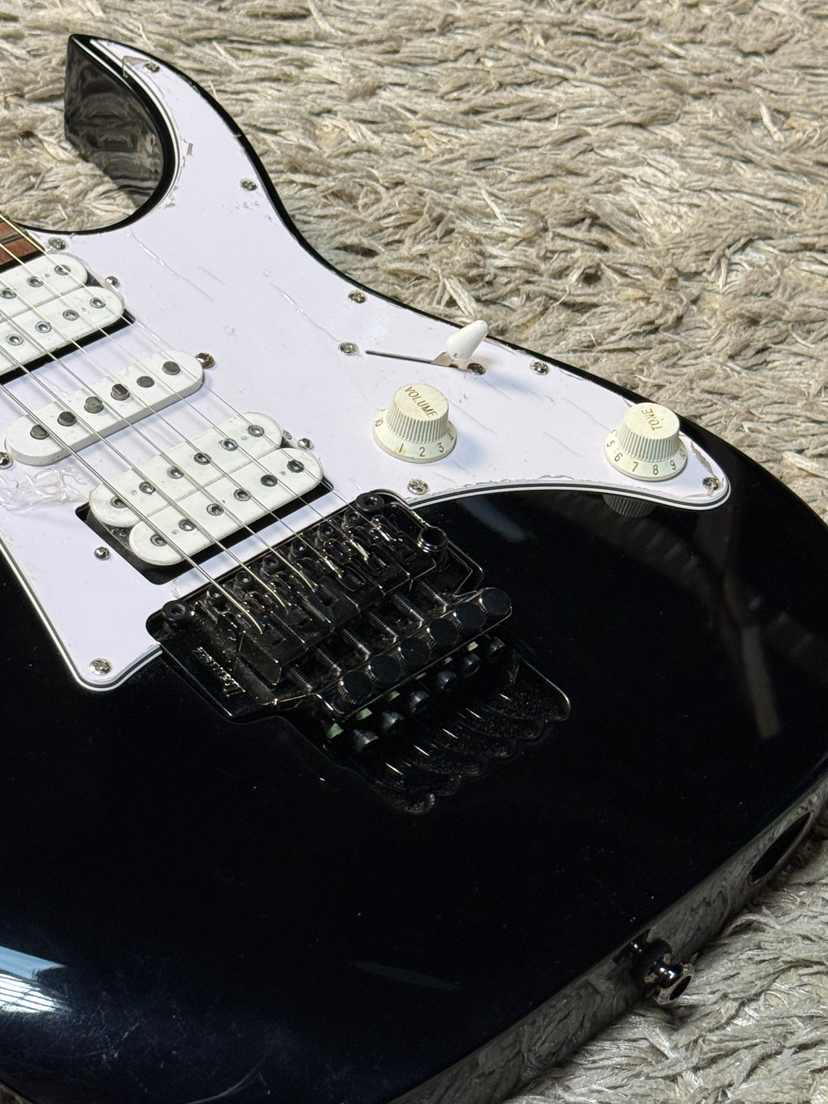 Ibanez Steve Vai JEM-JR in Black I260815026 (USED)