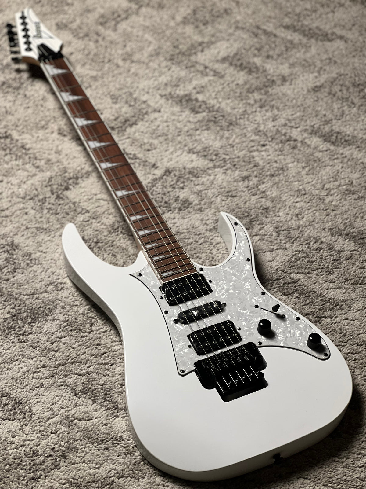 Ibanez RG450DXB-WH Electric Guitar in White I260802054 (USED)