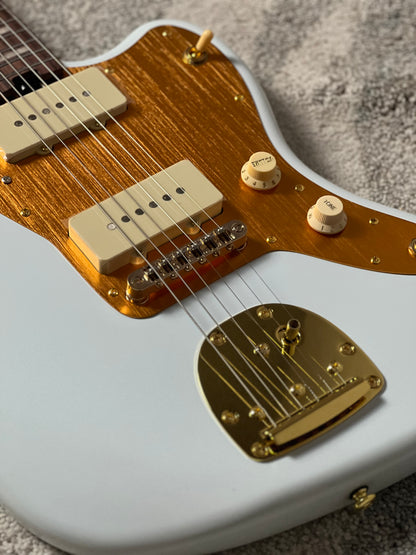 Soloking JM40 Offset Deluxe in Polar White with Gold Hardware