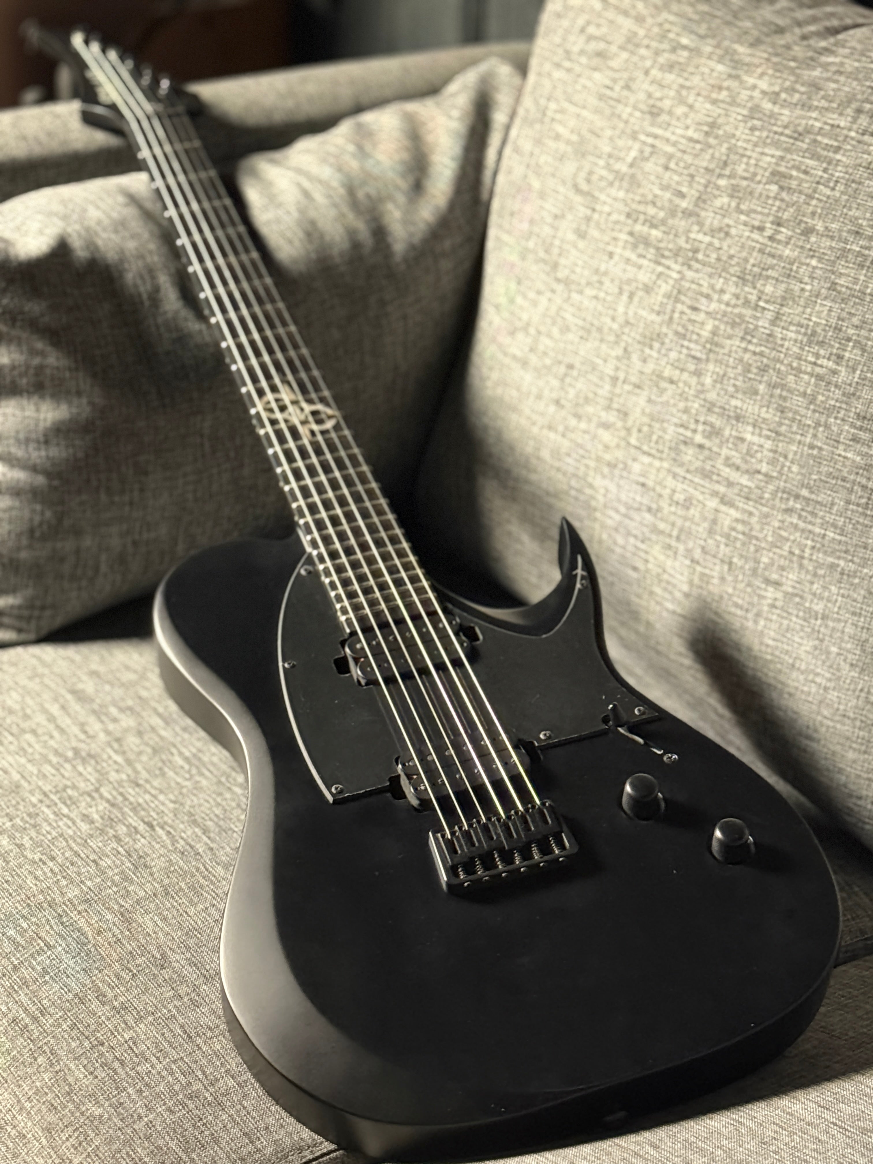 Solar T2.6C in Carbon Black Matte – nafiriguitar.com