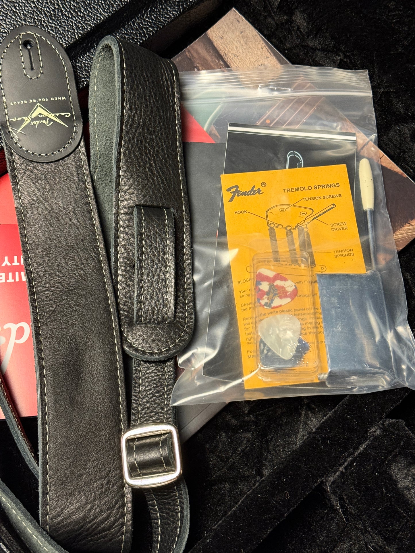 Fender Custom Shop 1968 Stratocaster Deluxe Closet Classic Maple in 3-color Sunburst CZ569243