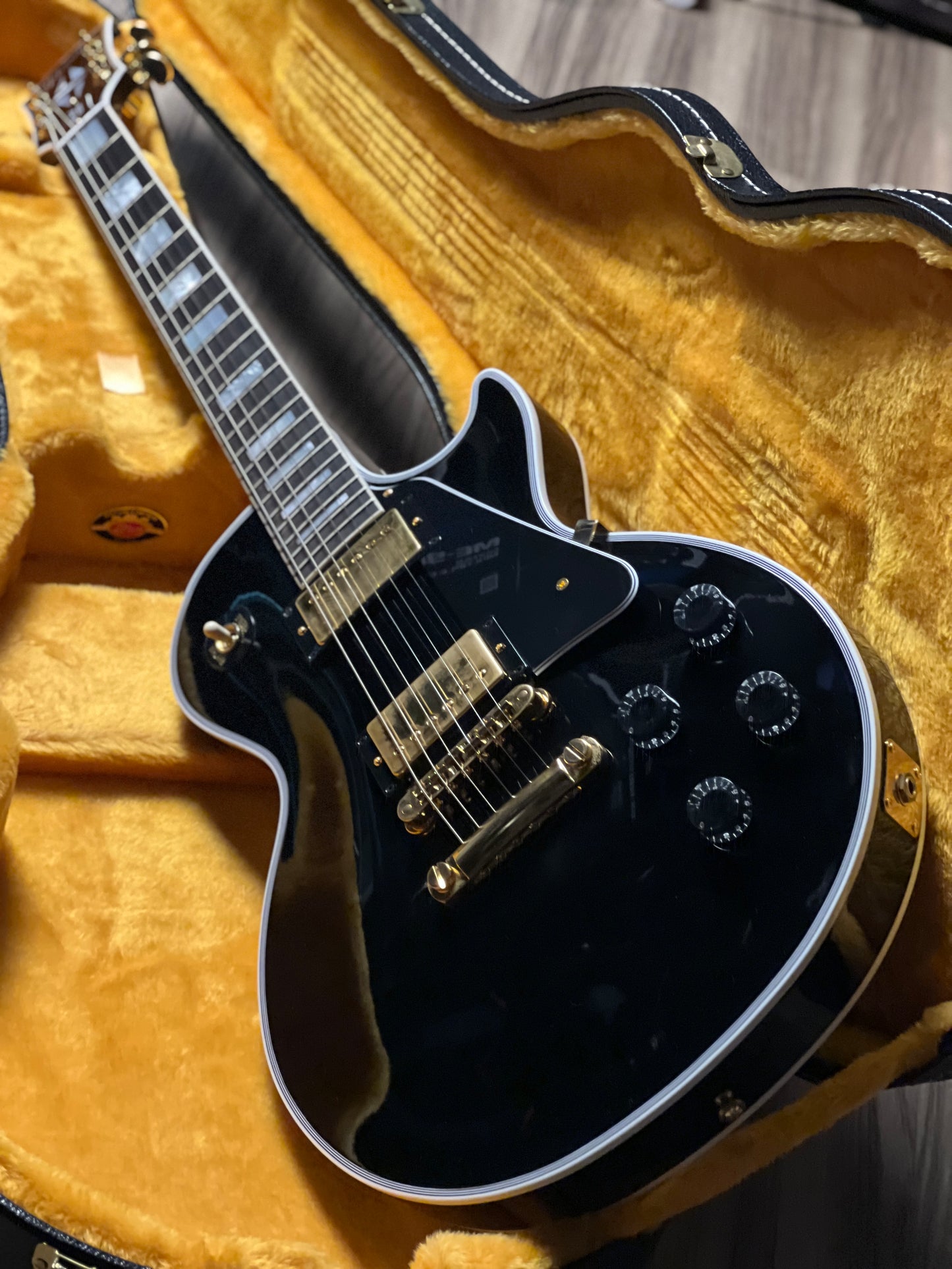 Gibson Les Paul Custom w/Ebony Fingerboard Gloss in Ebony w/Case CS 403244