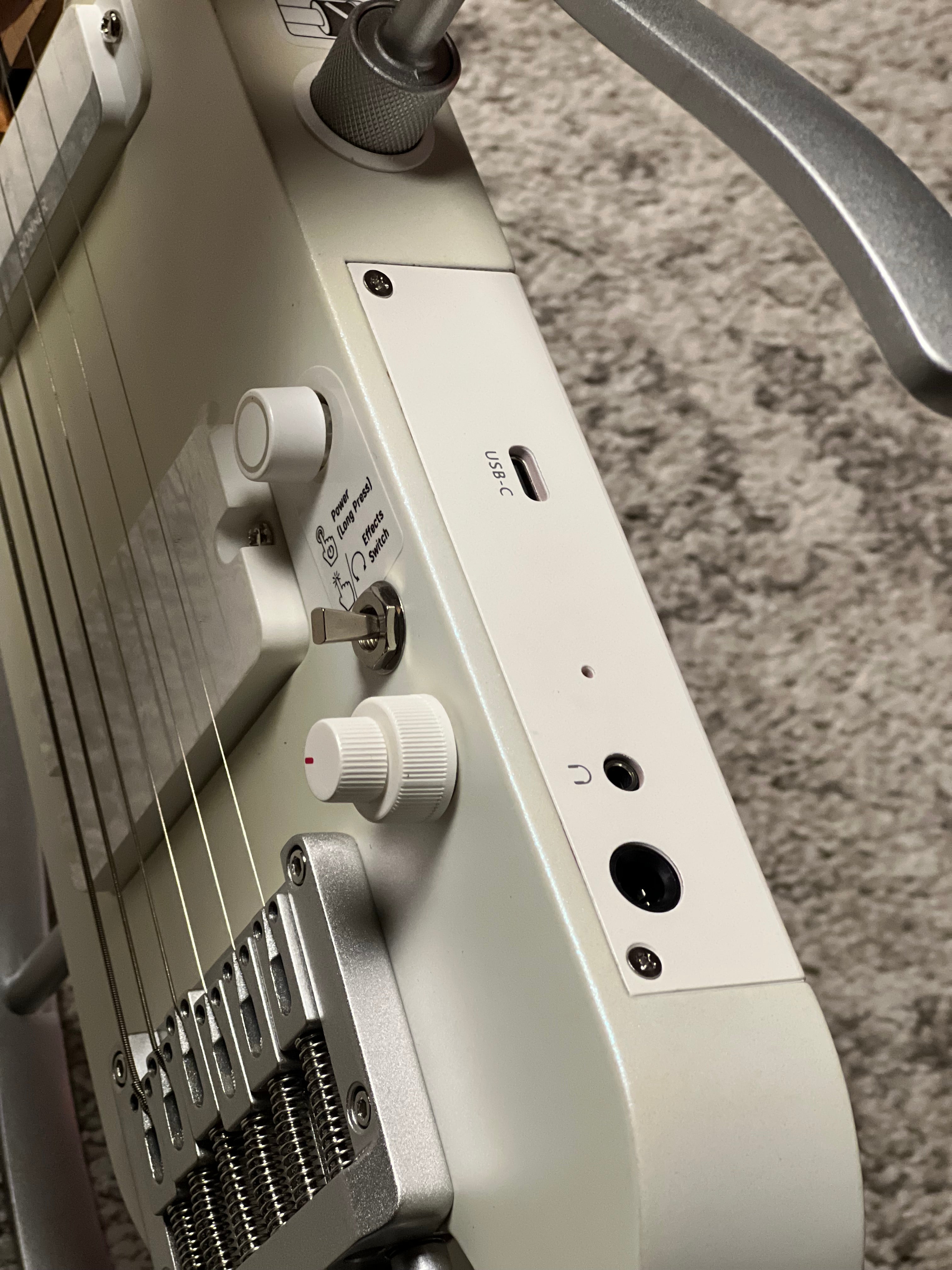 Donner HUSH-X Pro In White With Bag – nafiriguitar.com
