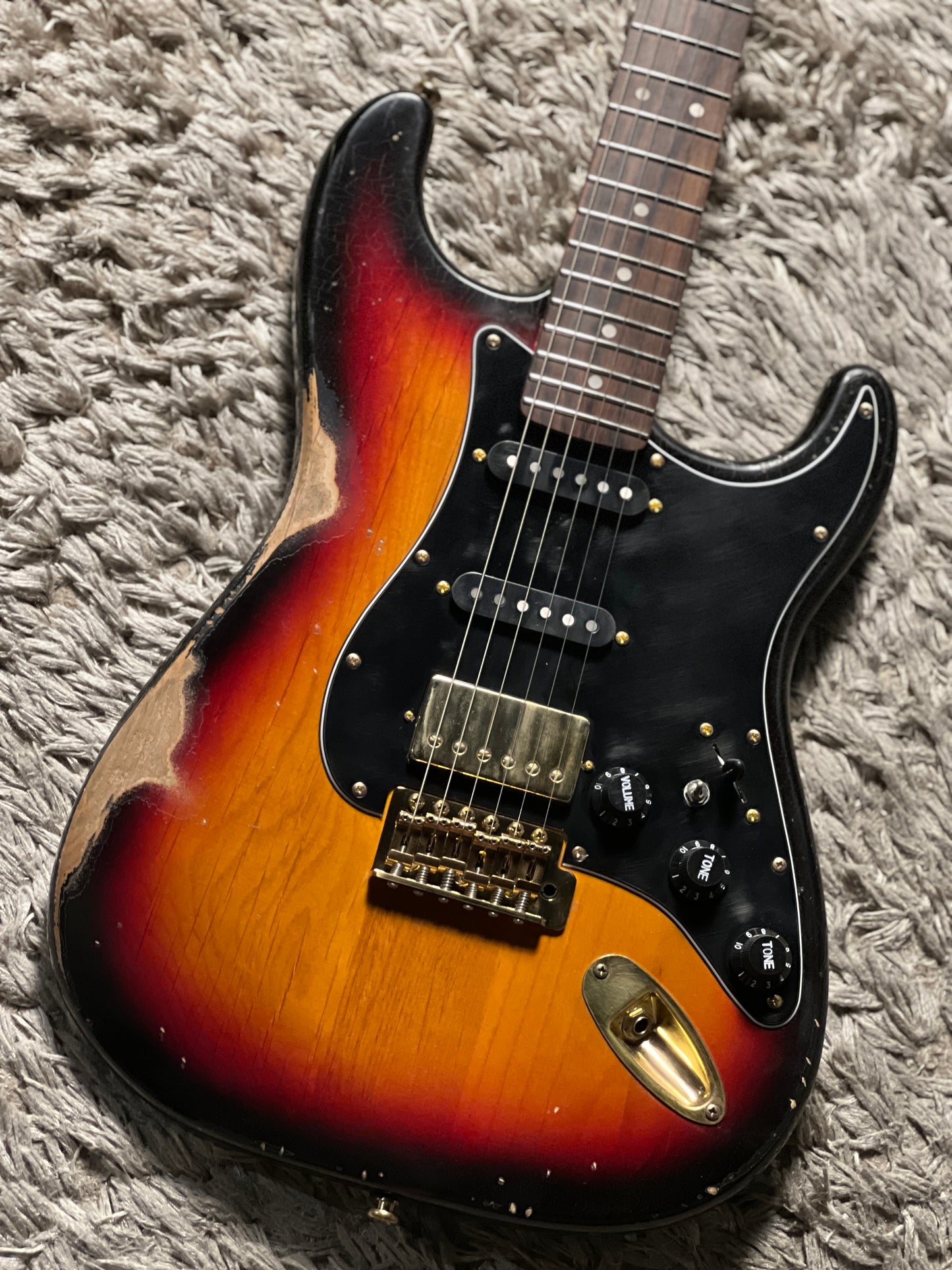 SLX Hawk Antique in 3-Tone Sunburst with Gold Hardware Nitrocellulose Lacquer