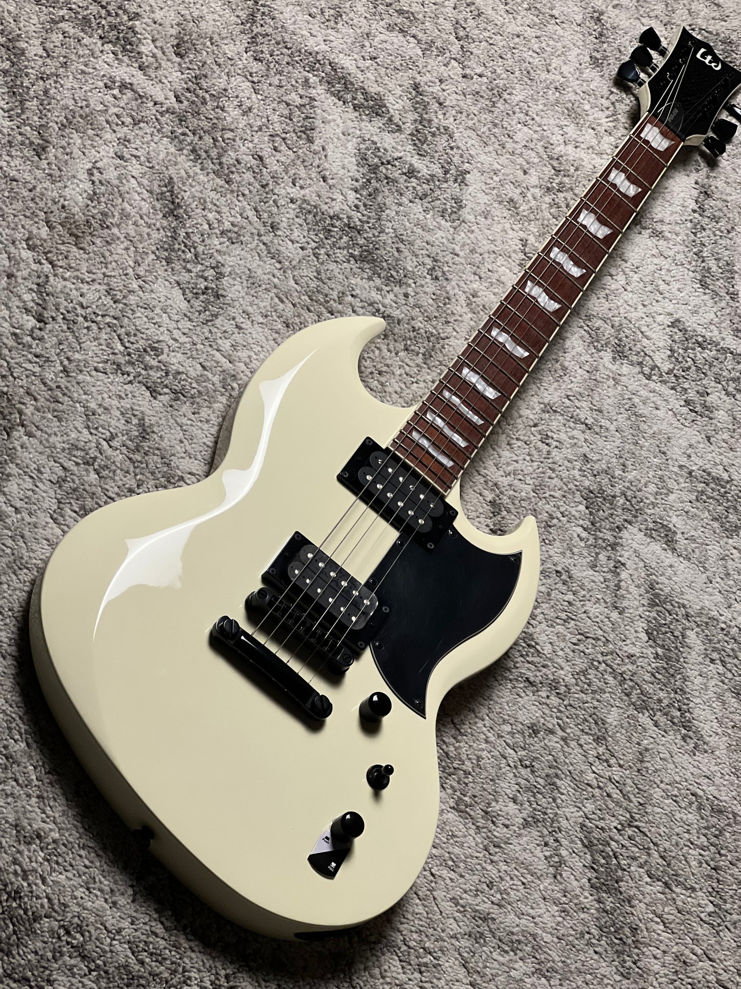 ESP LTD Viper 256 in Olympic White