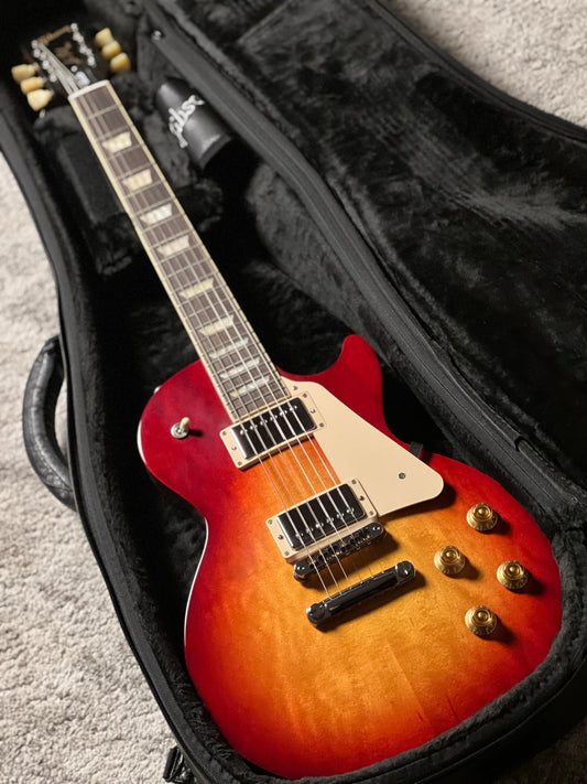 Gibson Les Paul Studio in Cherry Sunburst w/Bag 234740307