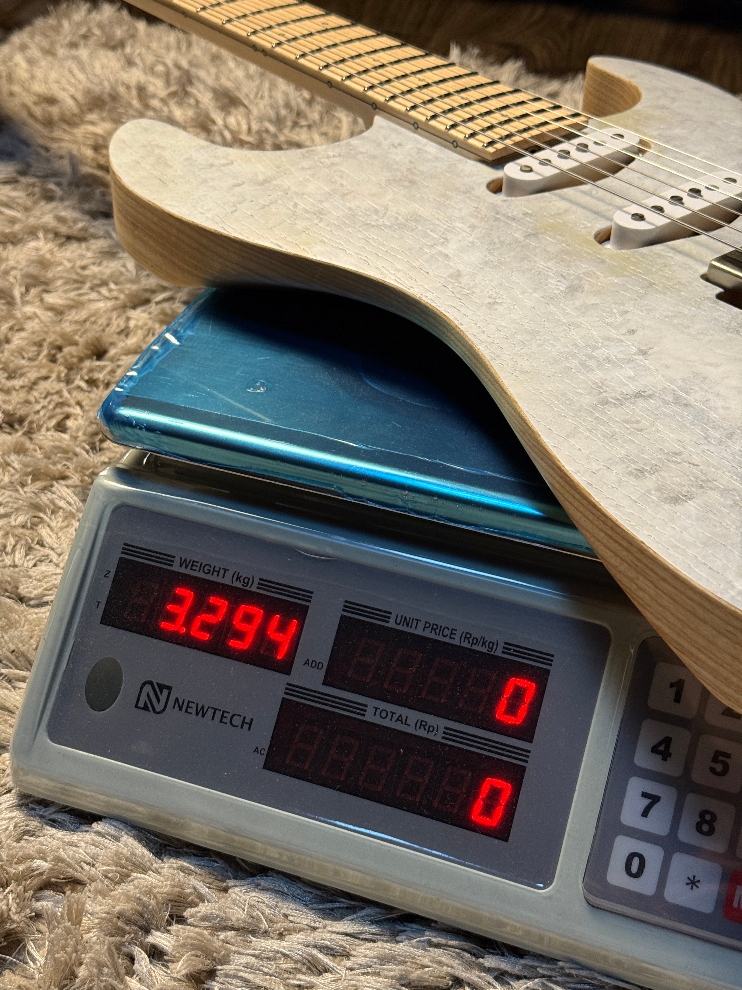 Saito S-622 SSH with Maple in White Granite 253032 – nafiriguitar.com