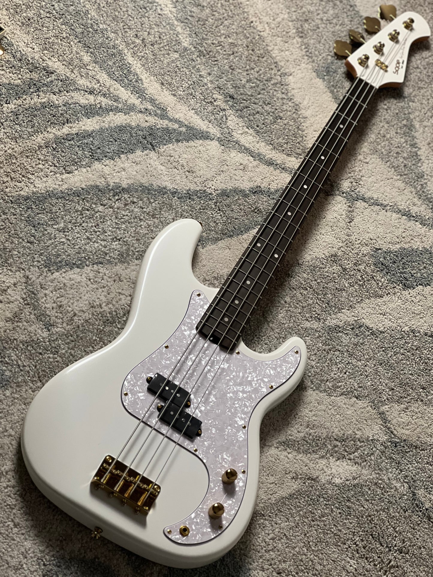 SQOE SPB609 4-STRING PB-STYLE in White