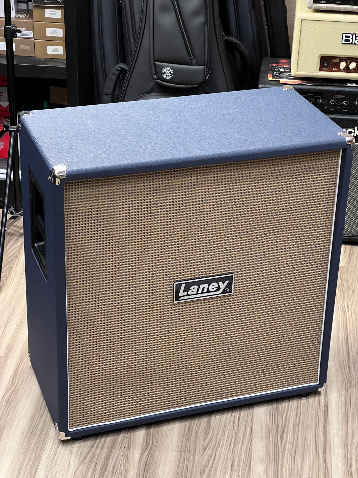 Laney LF412 240-watt 4 x 12-inch Speaker Cabinet