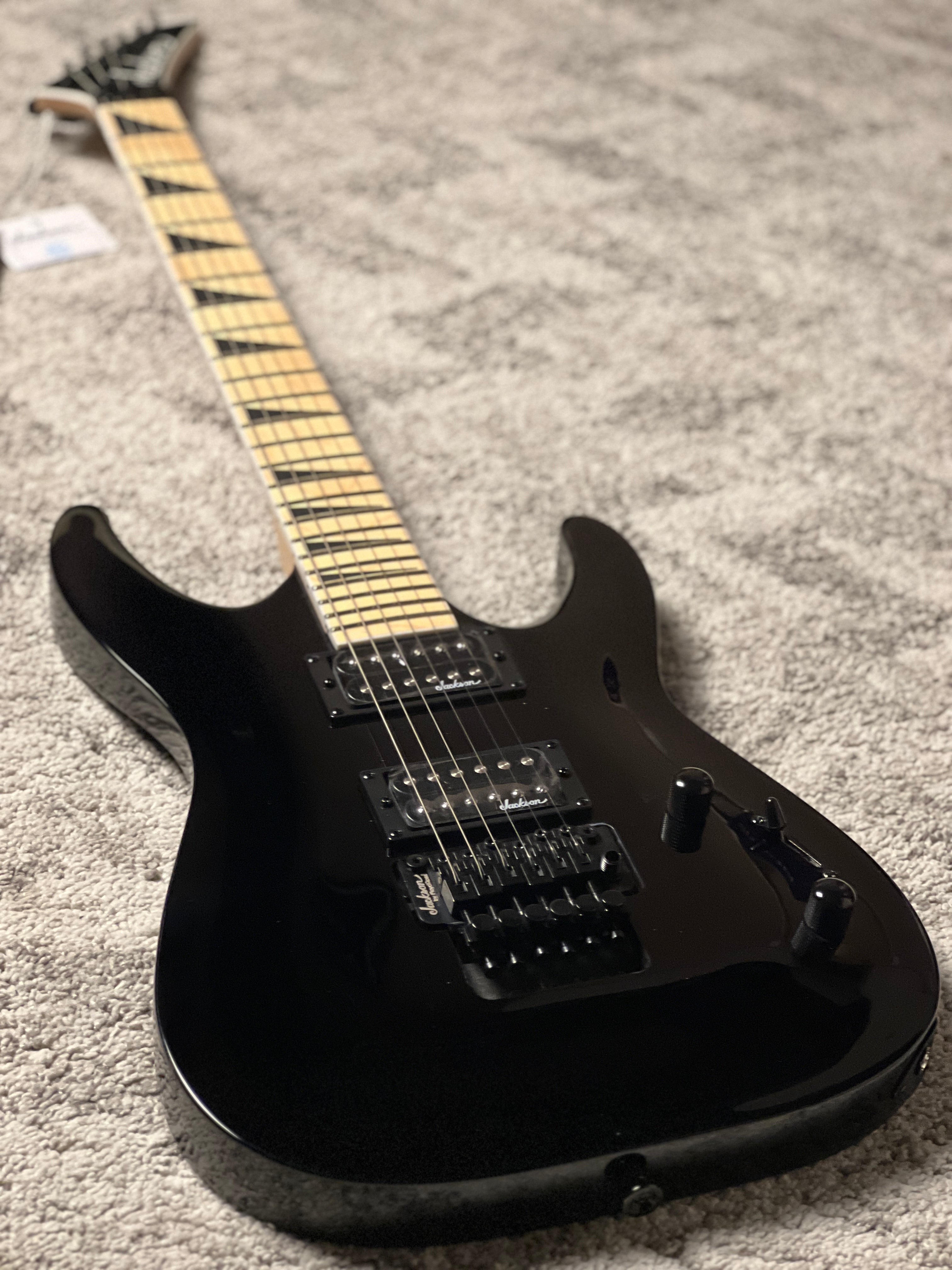 Jackson JS Series Dinky DKA-M JS32 in Gloss Black – nafiriguitar.com