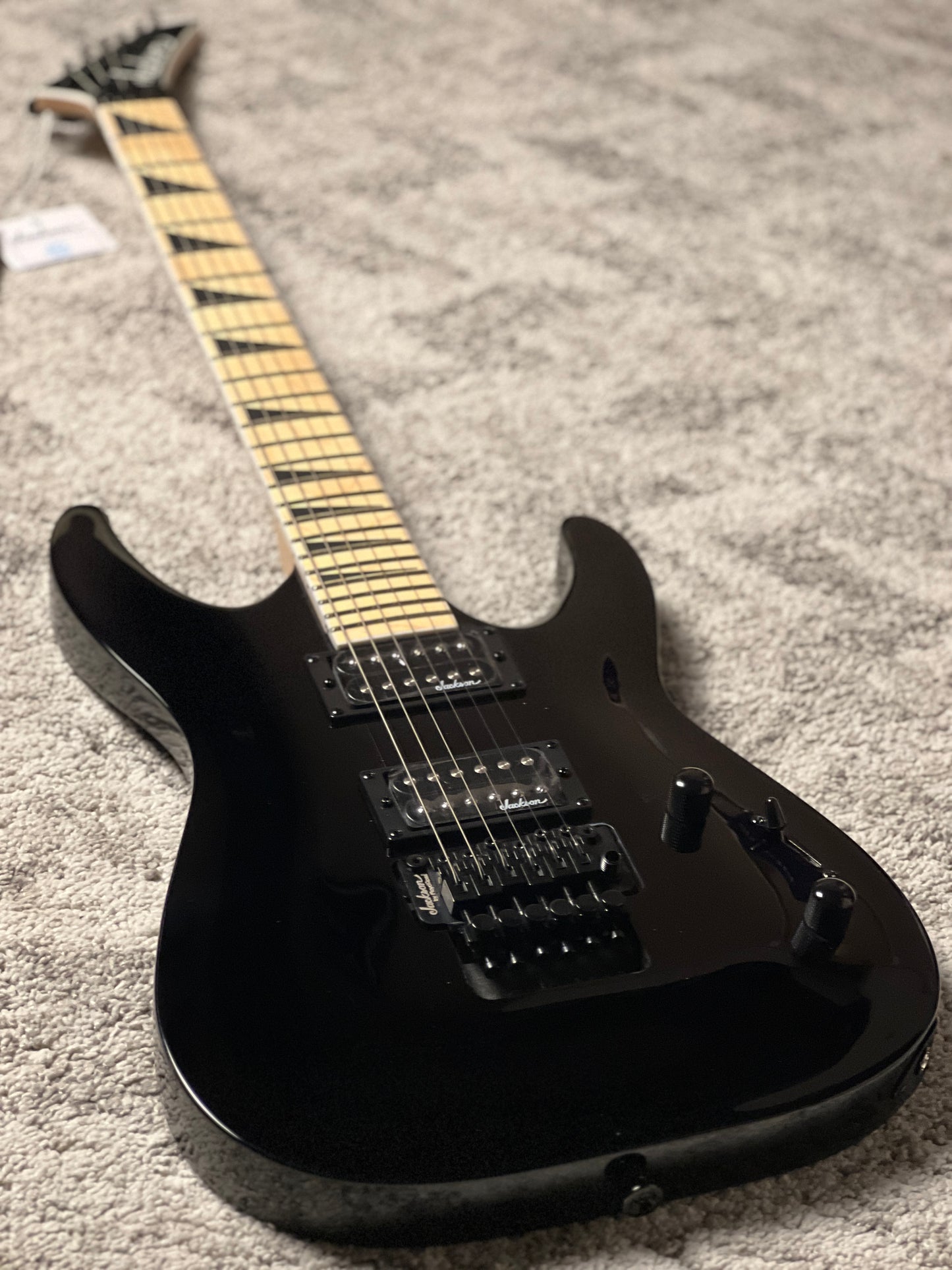 Jackson JS Series Dinky DKA-M JS32 in Gloss Black