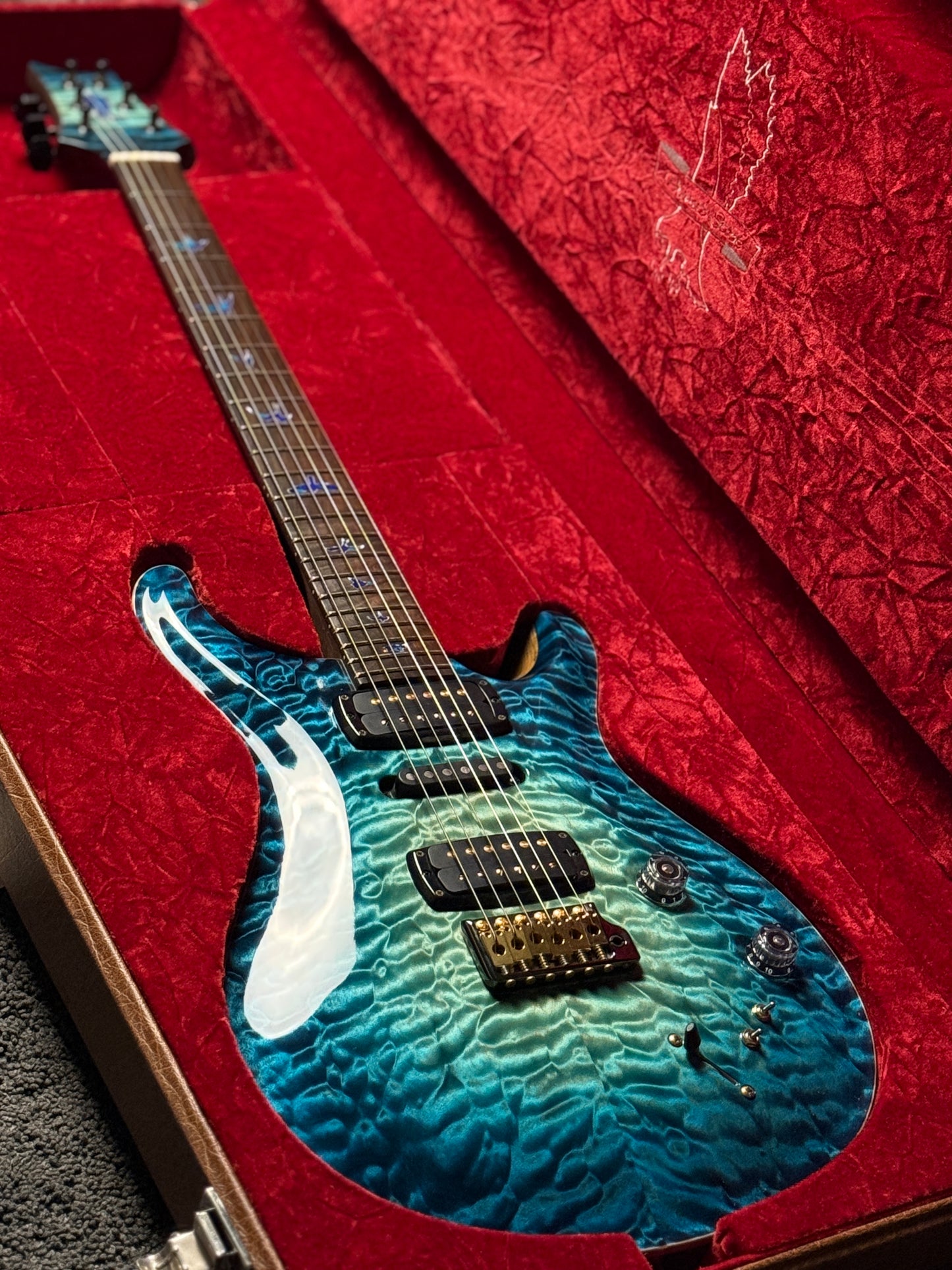 PRS Private Stock Modern Eagle V in Sub Zero Glow 23367111