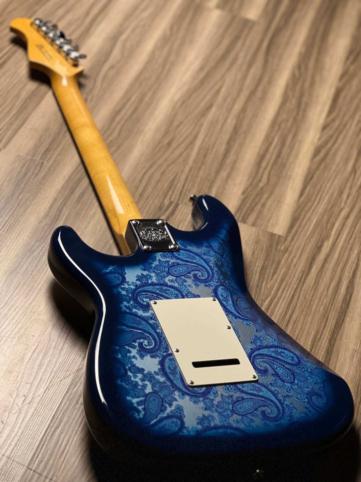 SQOE SEST1100 HSS Custom Shop Series in Blue Paisley Limited Edition with Hardshell Case