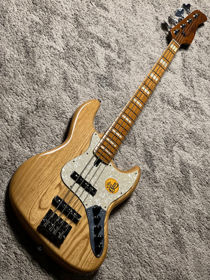 Sire Marcus Miller V8 SWAMP ASH 4 String in Natural w/Bag