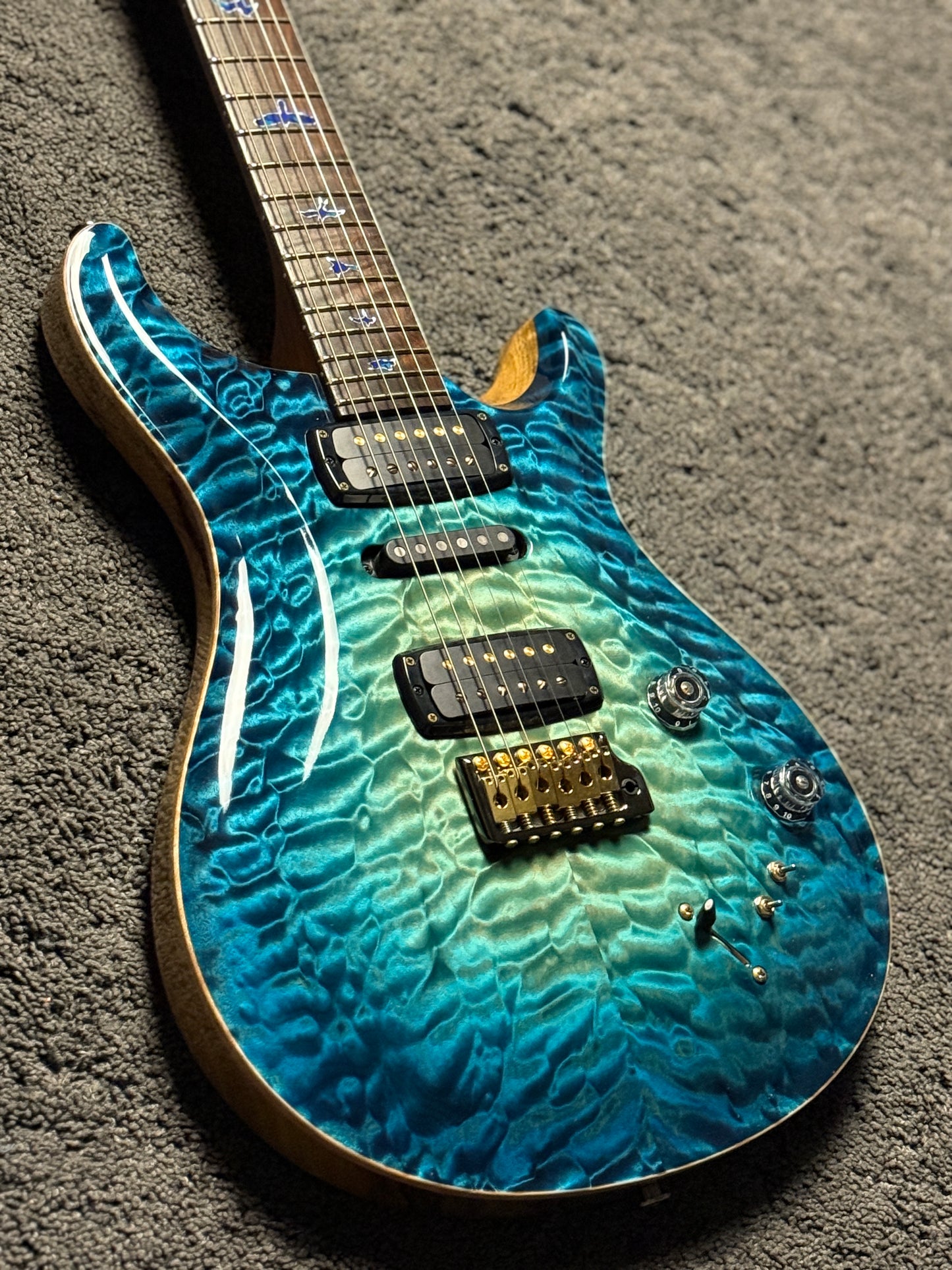 PRS Private Stock Modern Eagle V in Sub Zero Glow 23367111