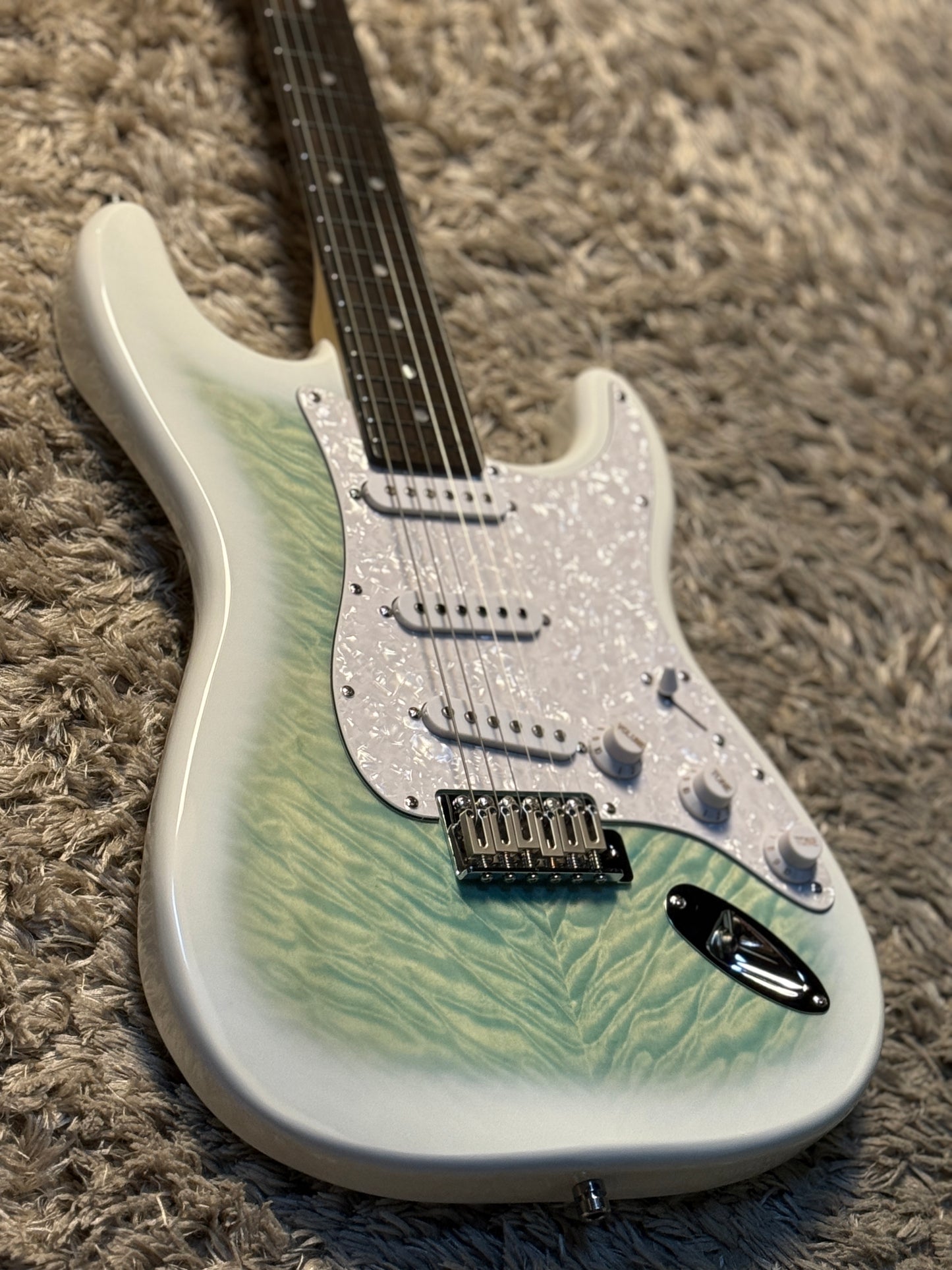 Dhatarattha Classic DST HSS in Larimar with Rosewood FB and Quilt Maple Top