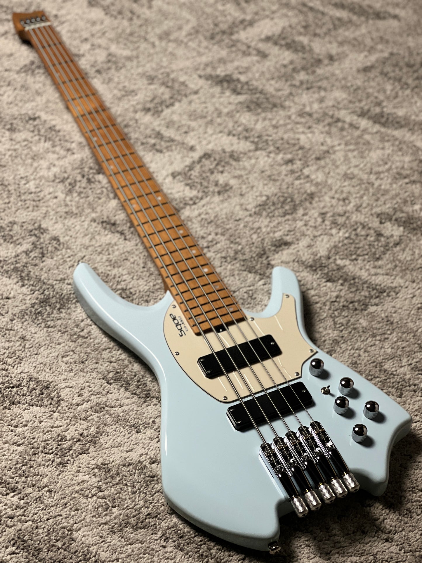 SQOE SBWT750 SBL Warrior 5-String Headless Bass in Sonic Blue