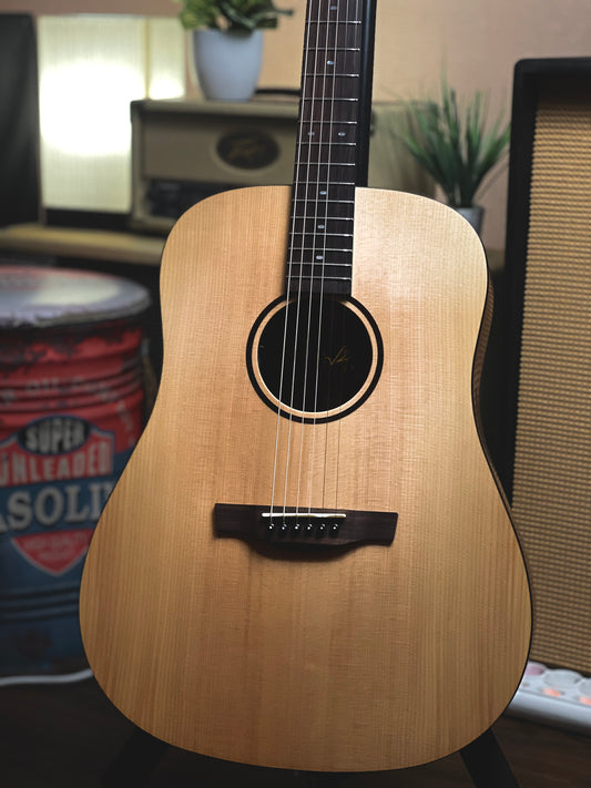 SILKA by COVENANT AG-10D E in Natural Satin with M2P Preamp