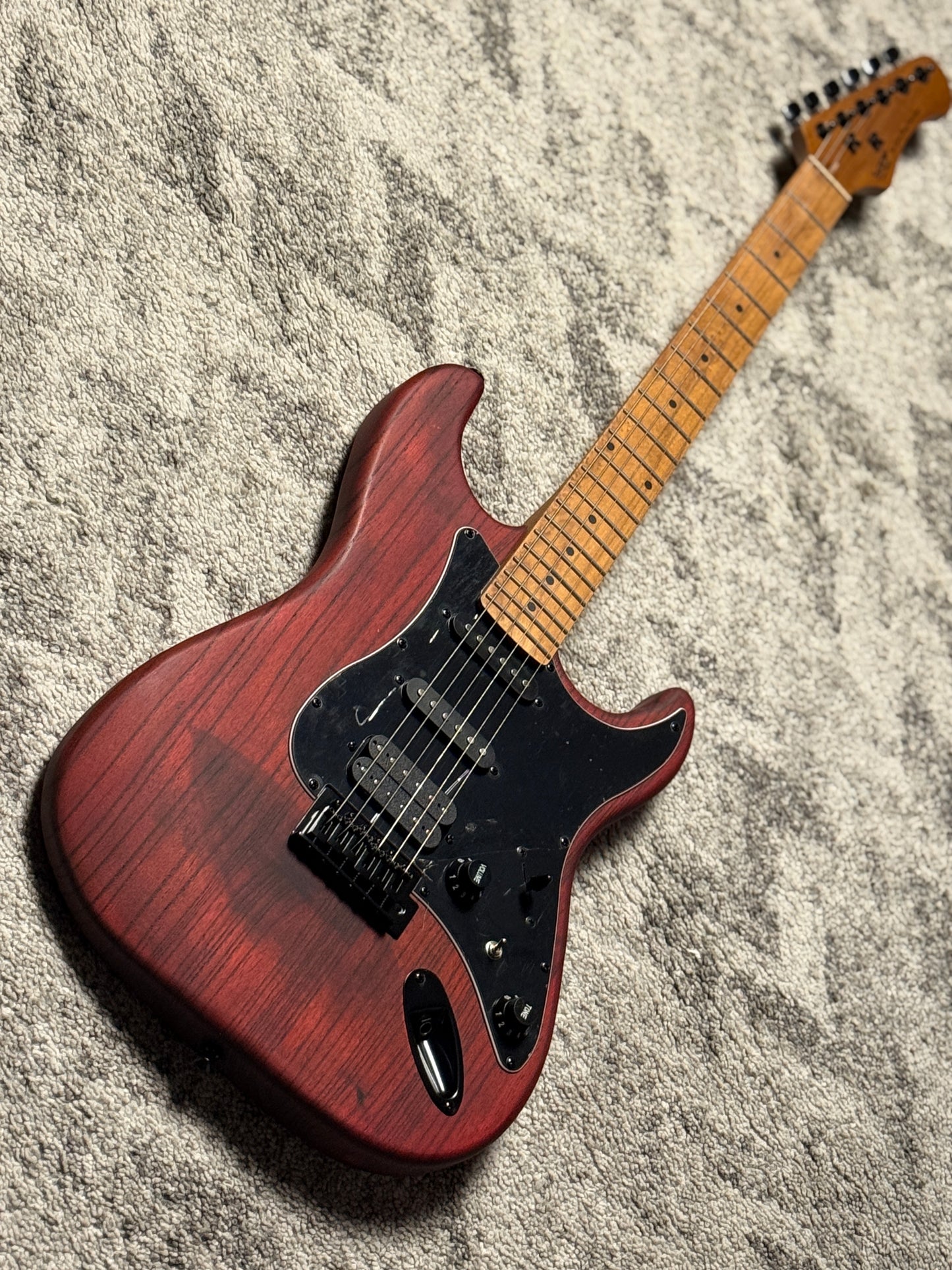 SQOE SEST650 RD HSS Ash Roasted Maple Series in Open Pore Red