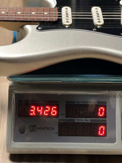 Fender FSR Collection Hybrid II Stratocaster with RW FB in Inca Silver JD24028350