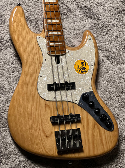 Sire Marcus Miller V8 SWAMP ASH 4 String in Natural w/Bag