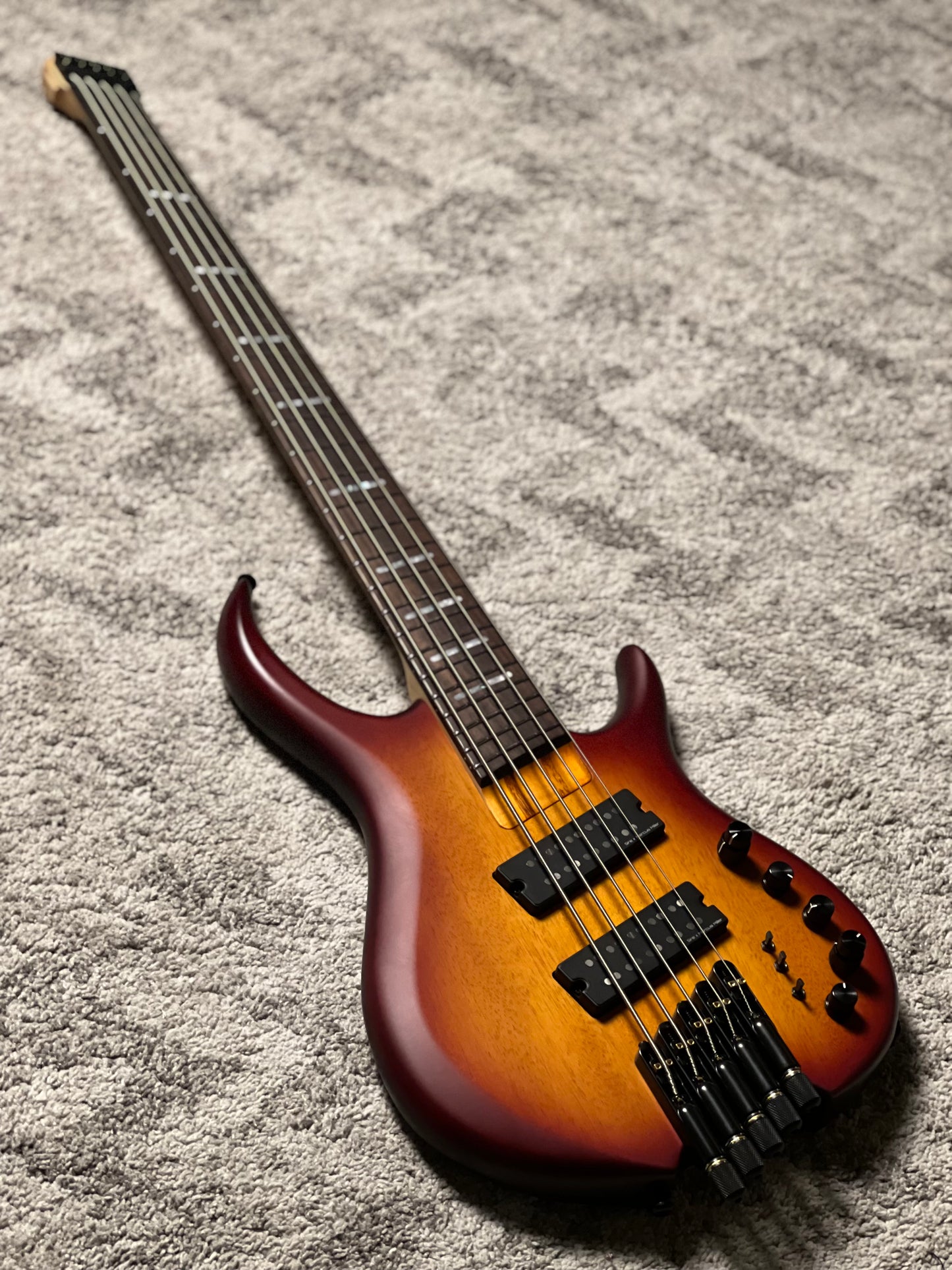 Sire Marcus Miller M6 5-string Headless in Tobacco Sunburst Satin