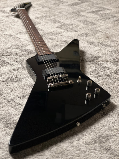 Epiphone Explorer 80s-EMG in Ebony w/Gigbag