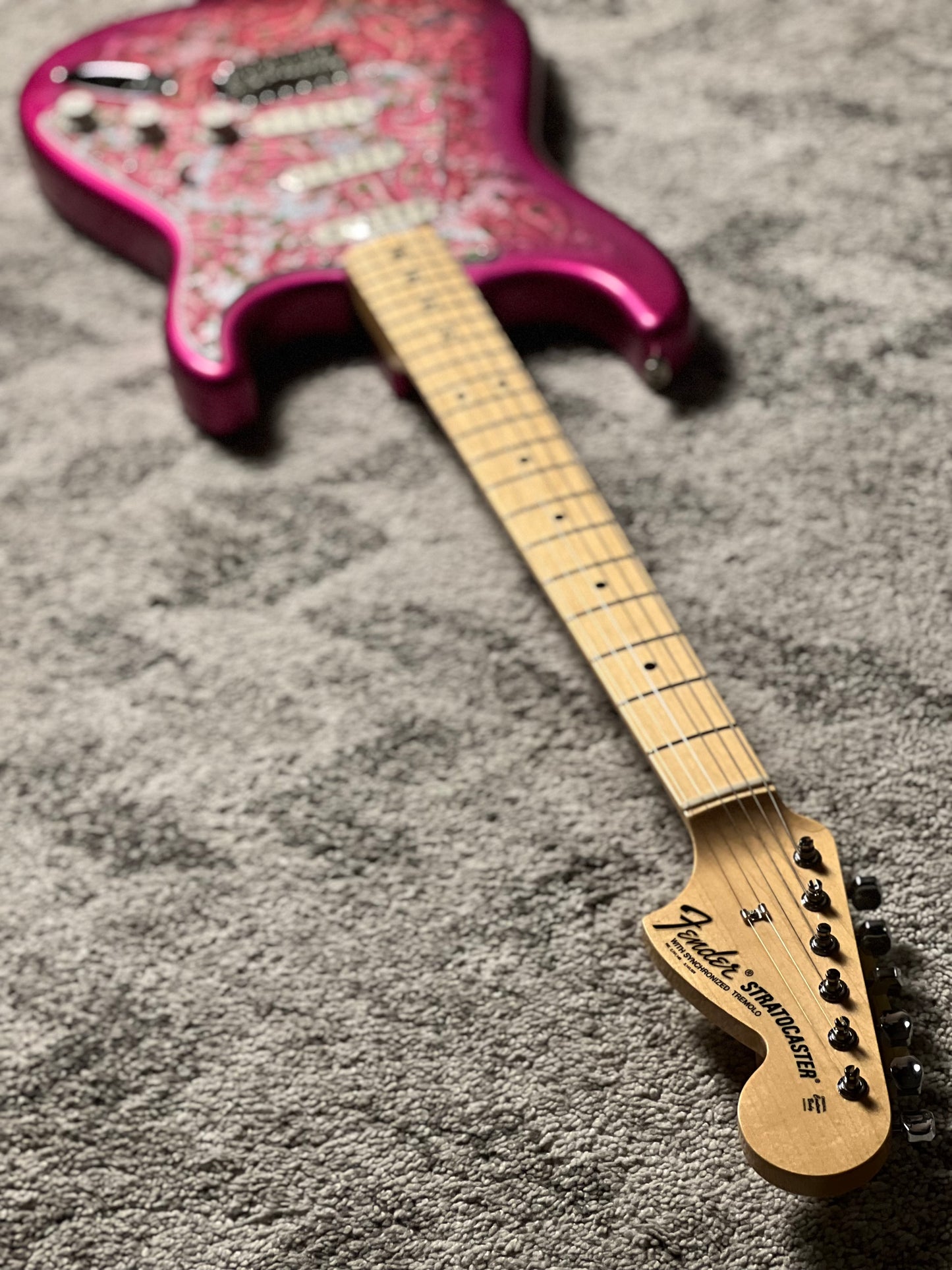 Fender MIJ Limited Stratocaster with Maple FB in Pink Paisley JD26001405
