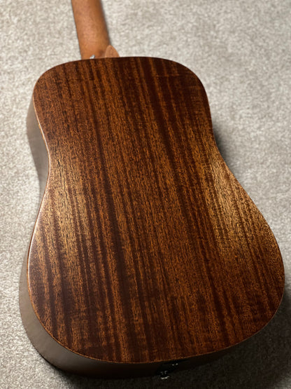 Martin D-JR-E Streetmaster in Mahogany Distressed