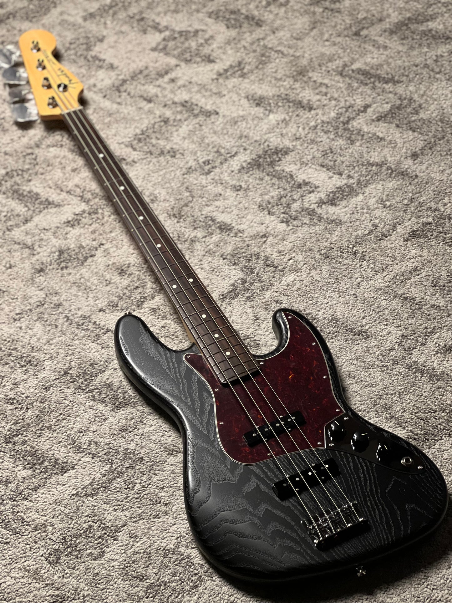 Fender MIJ Limited Jazz Bass with RW FB in Raw Ash Black JD25016284