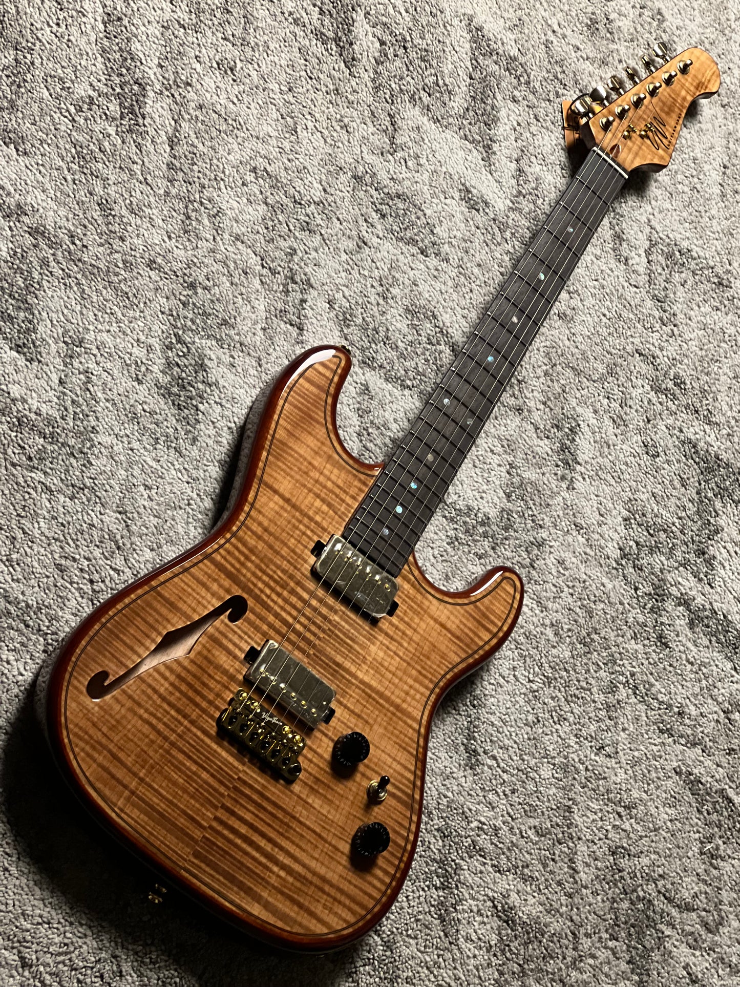 UW GuitarWorks Jazz Pop ST in Whiskey brown