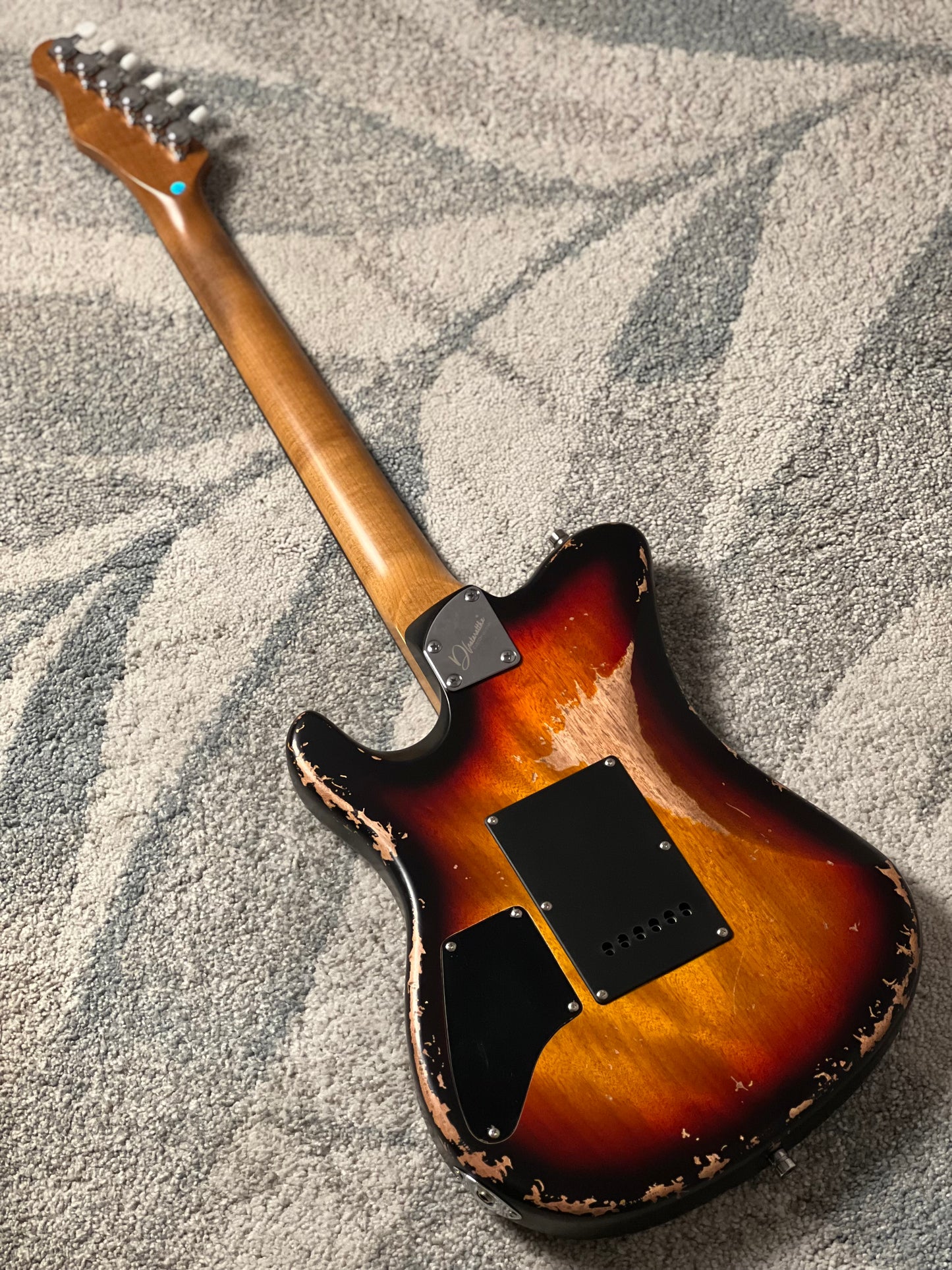 Dhatarattha Performance DTL HH in 3-Tone Sunburst Relic with RW FB