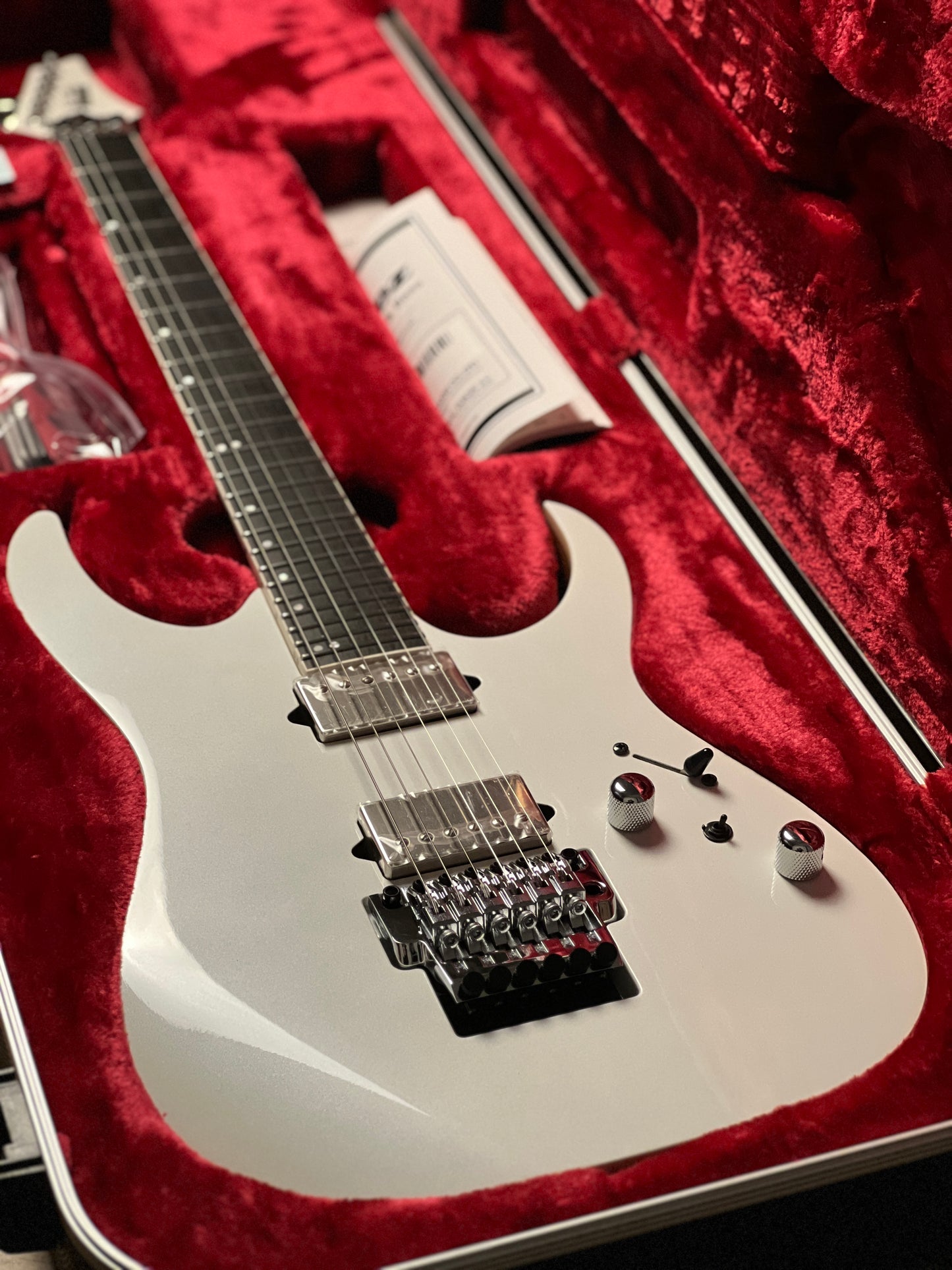 Ibanez Prestige RG5320C-PW in Pearl White F2413264