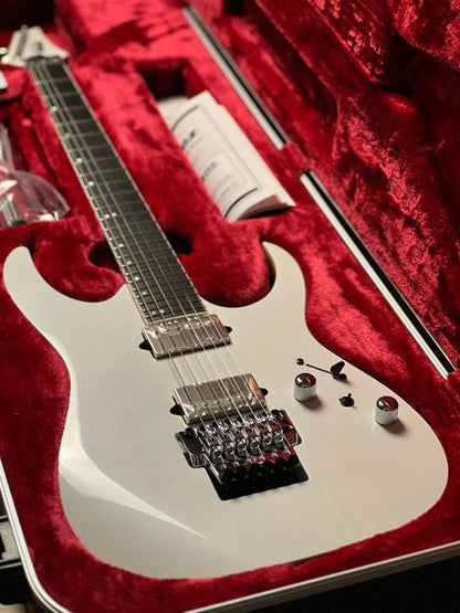 Ibanez Prestige RG5320C-PW in Pearl White F2413264