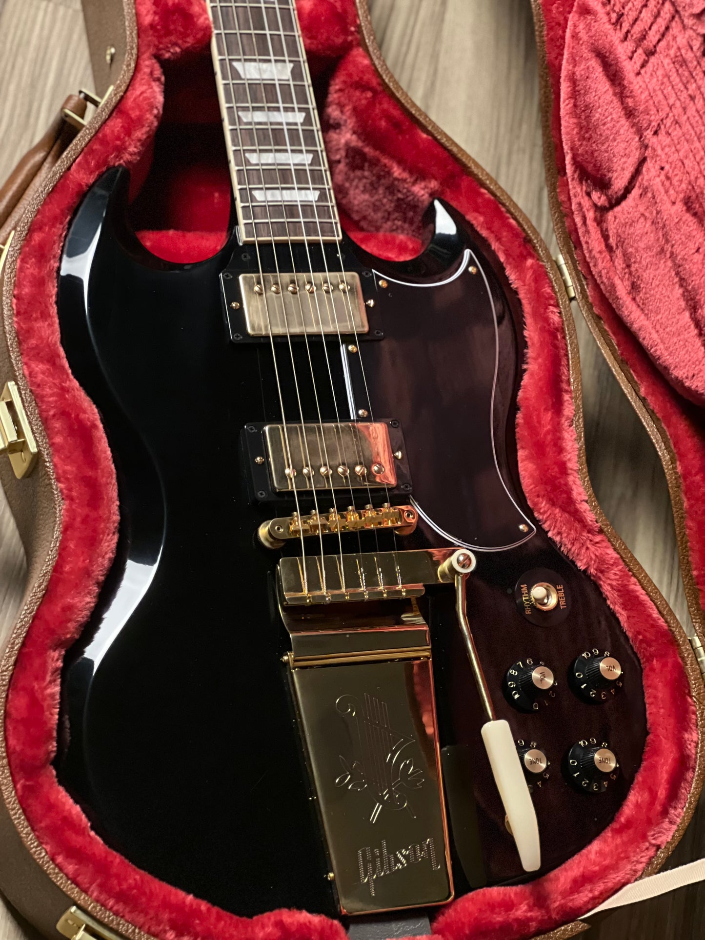 Gibson SG Standard '61 Maestro Vibrola T-Type in Ebony w/Case 232450252