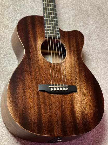 Martin 000C Jr-E StreetMaster Acoustic electric in Dark Mahogany Distressed