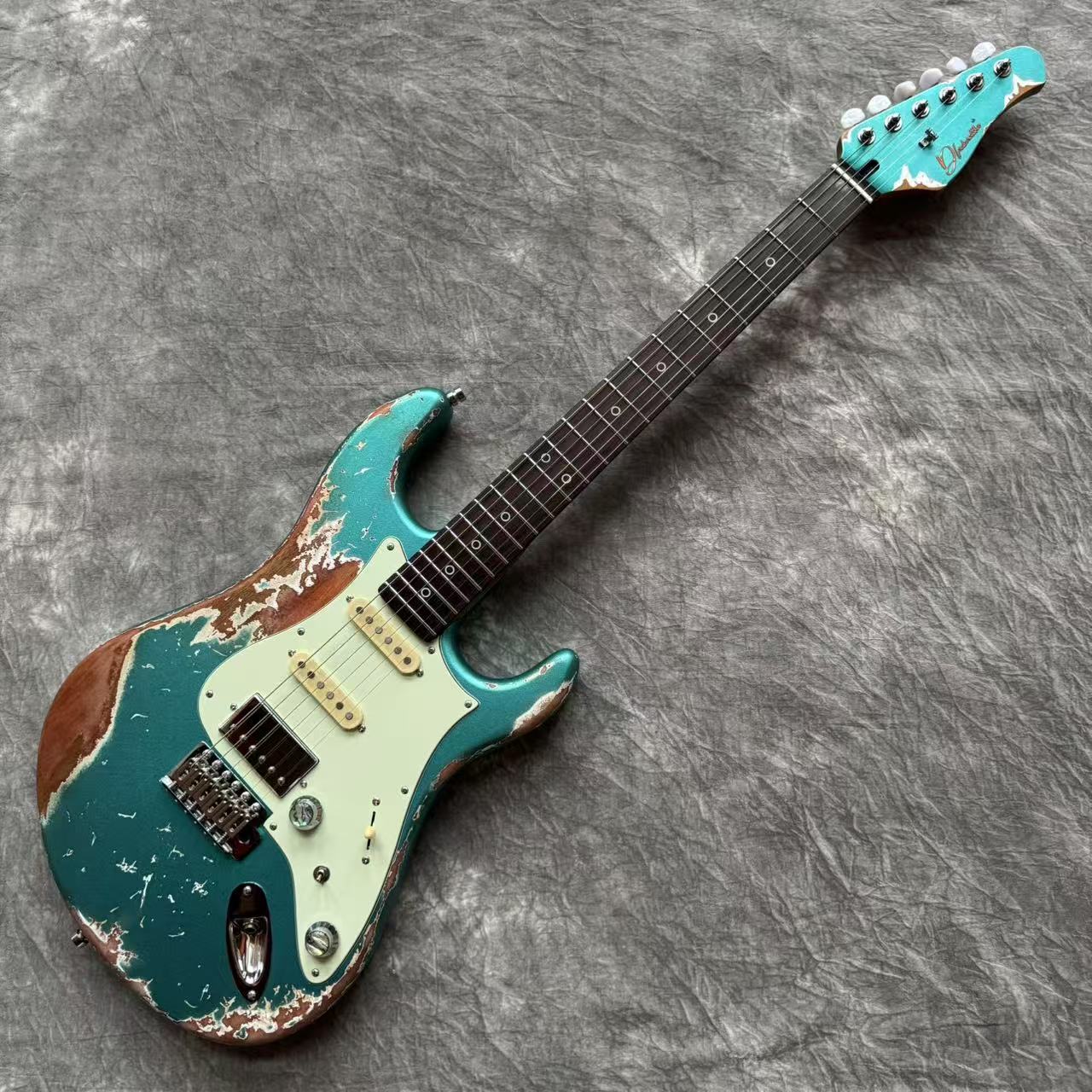 Dhatarattha Performance DST HSS in Ocean Turquoise with RW FB and Nitrocellulose Lacquer Relic