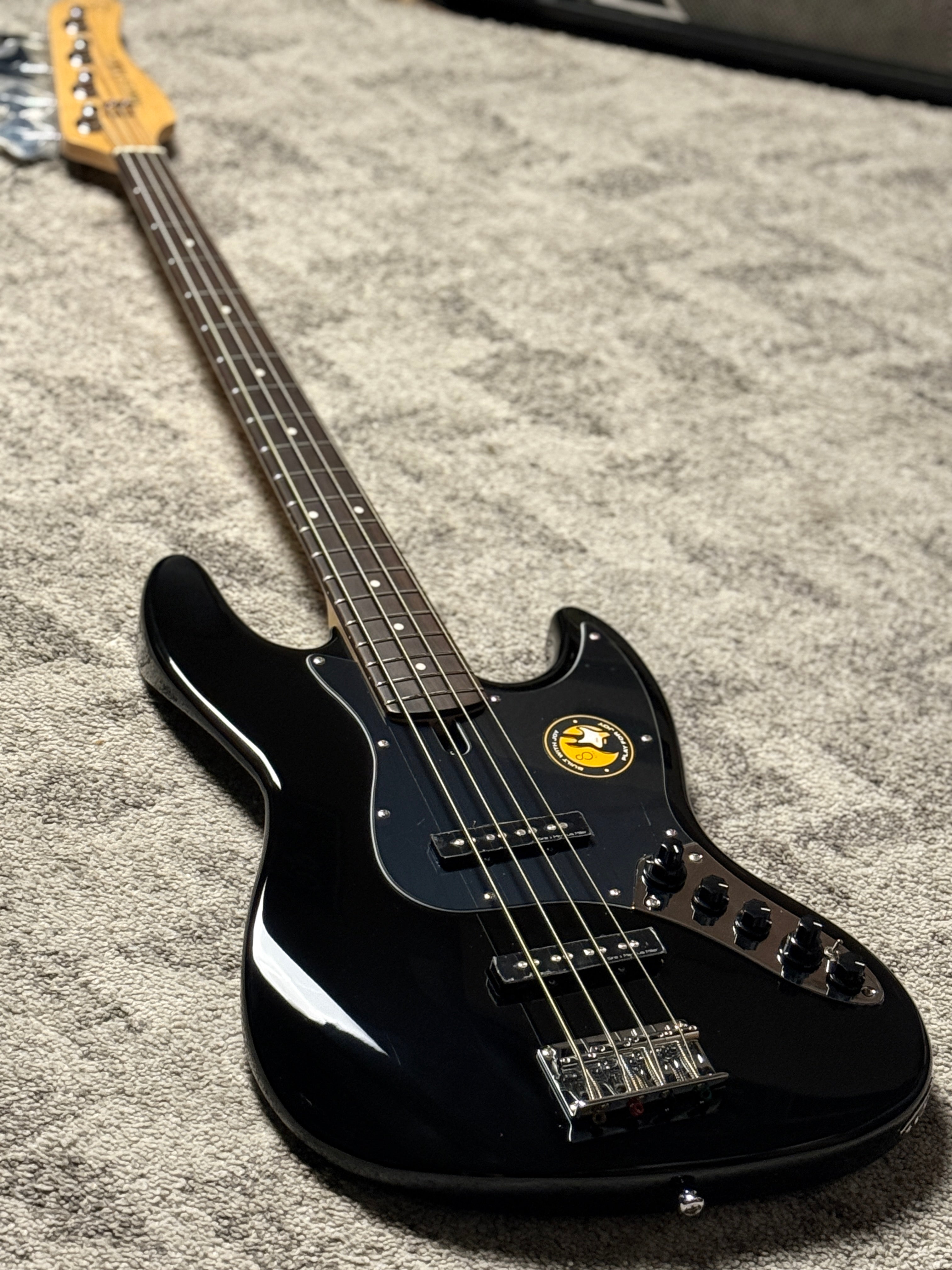 Sire Marcus Miller V3 4-String Bass 2nd Generation in Gloss Black