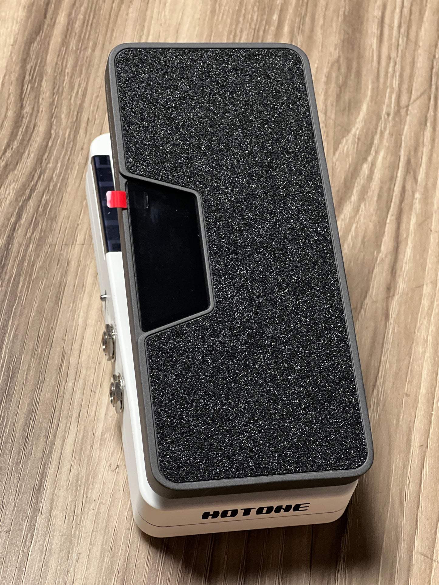 Hotone SP-30T Tuner Press Passive Volume/Expression Effects Pedal with Tuner