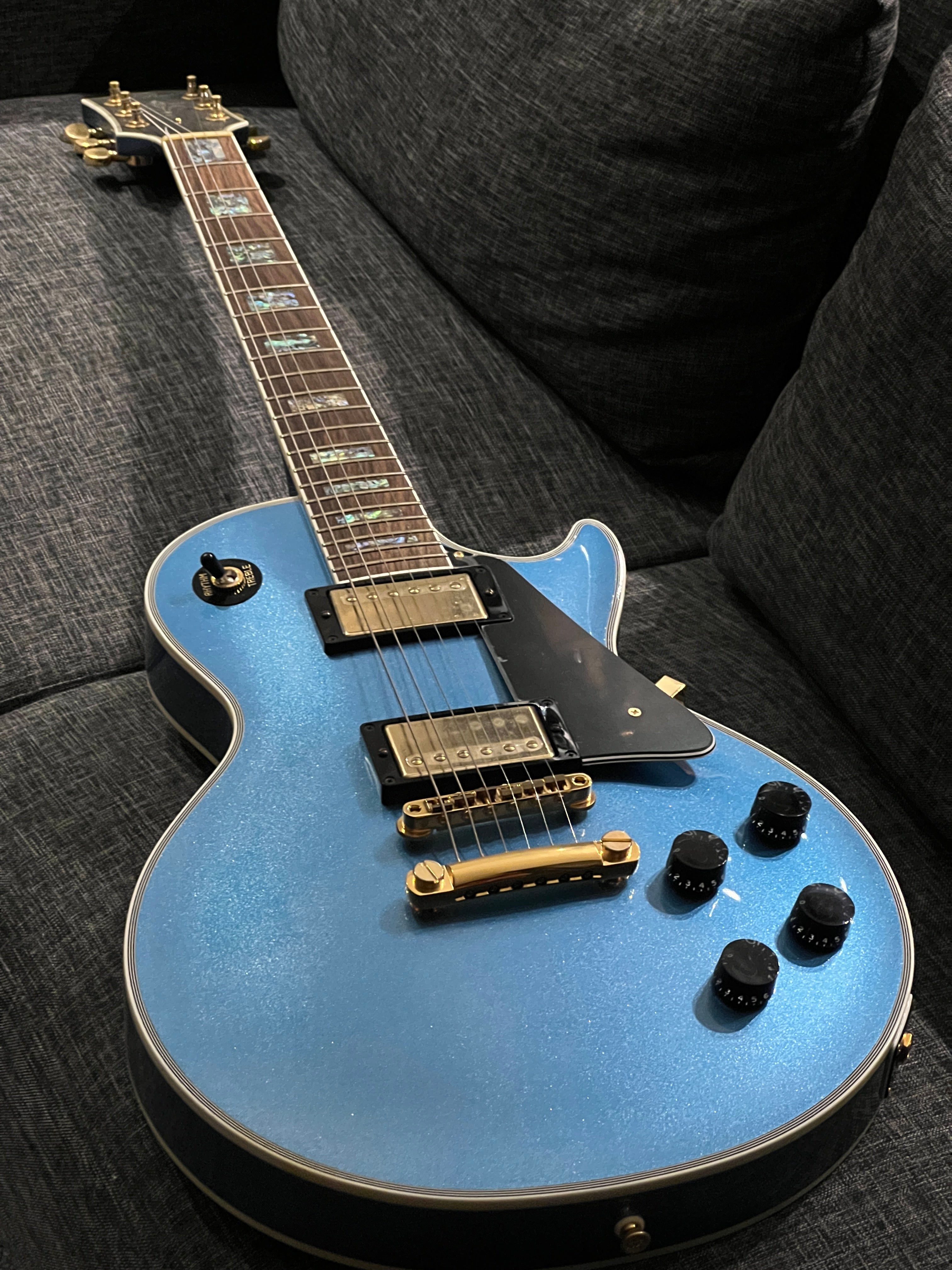 Tokai Love Rock Custom Shop LC-136S AB in Blue Sparkle with