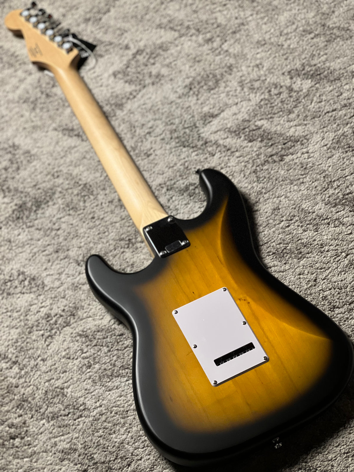 Squier Debut Series Stratocaster HSS with Laurel FB in 2 Tone Sunburst