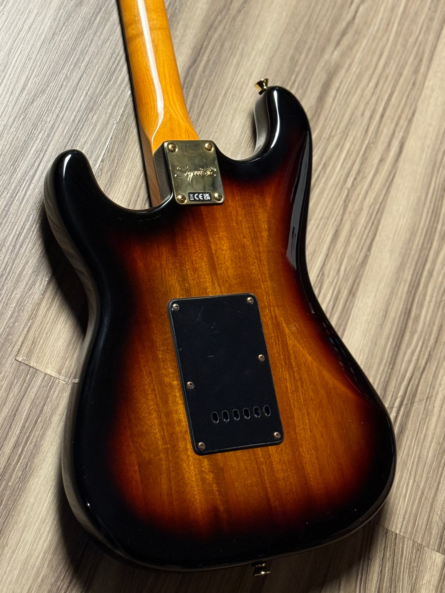 Squier FSR Classic Vibe 60s Stratocaster with Indian Laurel FB in 3-Tone Sunburst (USED) ISSI22005980