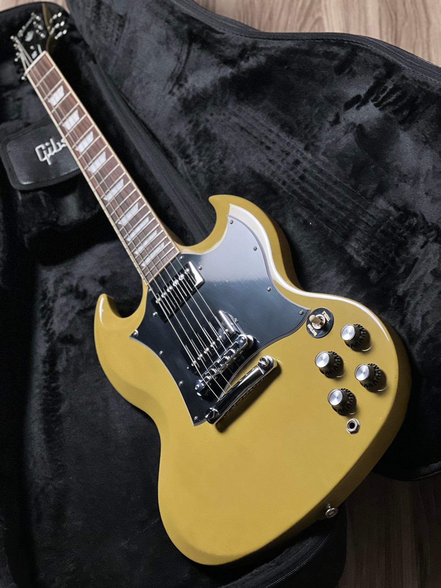 Gibson SG Standard in TV Yellow w/Gigbag 226830029