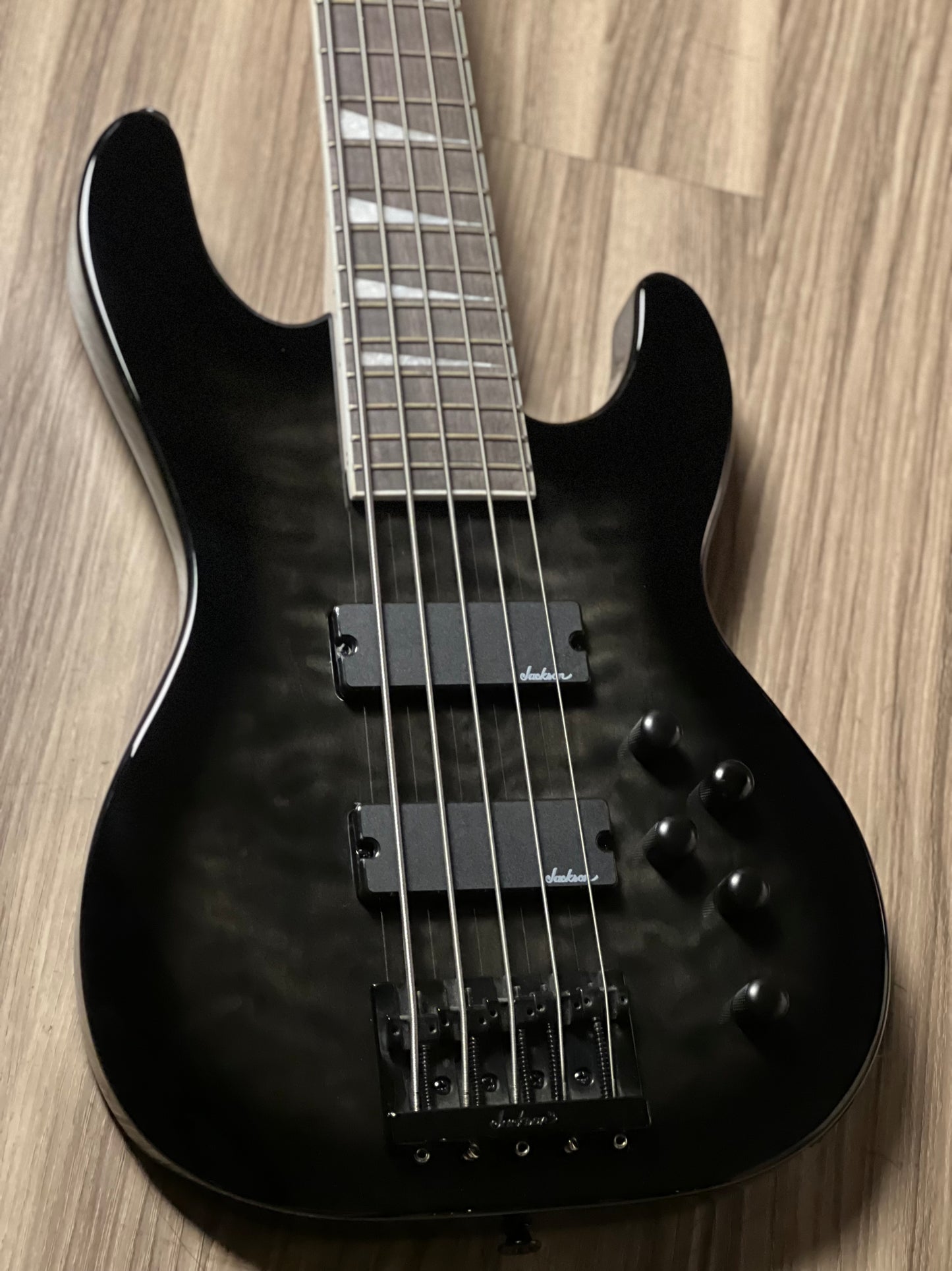 Jackson JS Series Concert Bass JS3VQ Amaranth FB in Transparent Black