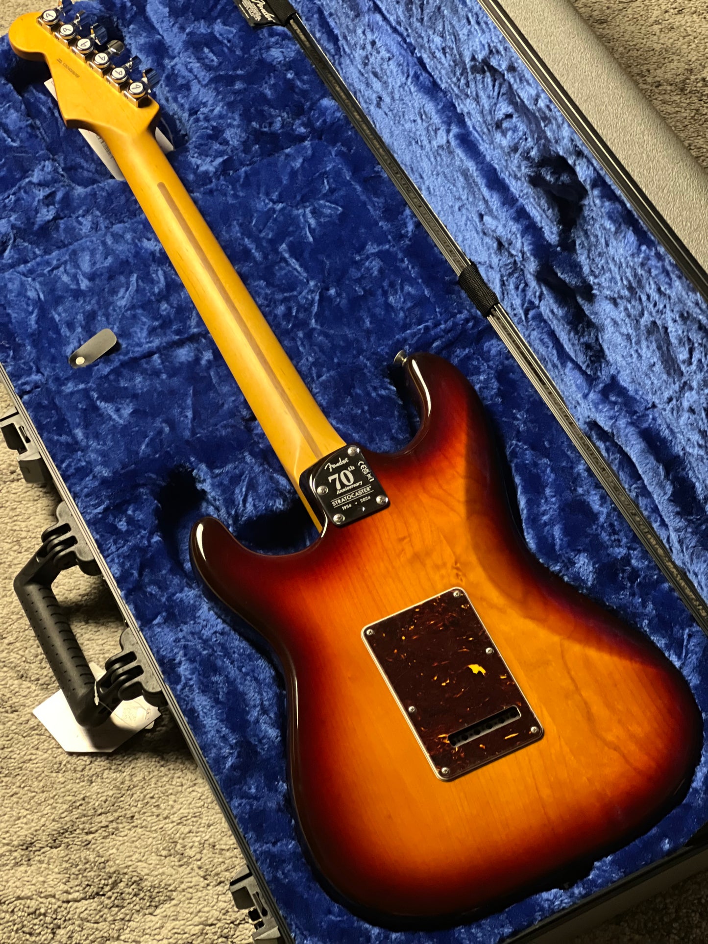 Fender 70th Anniversary American Professional II Stratocaster with RW FB in Comet Burst US24026056