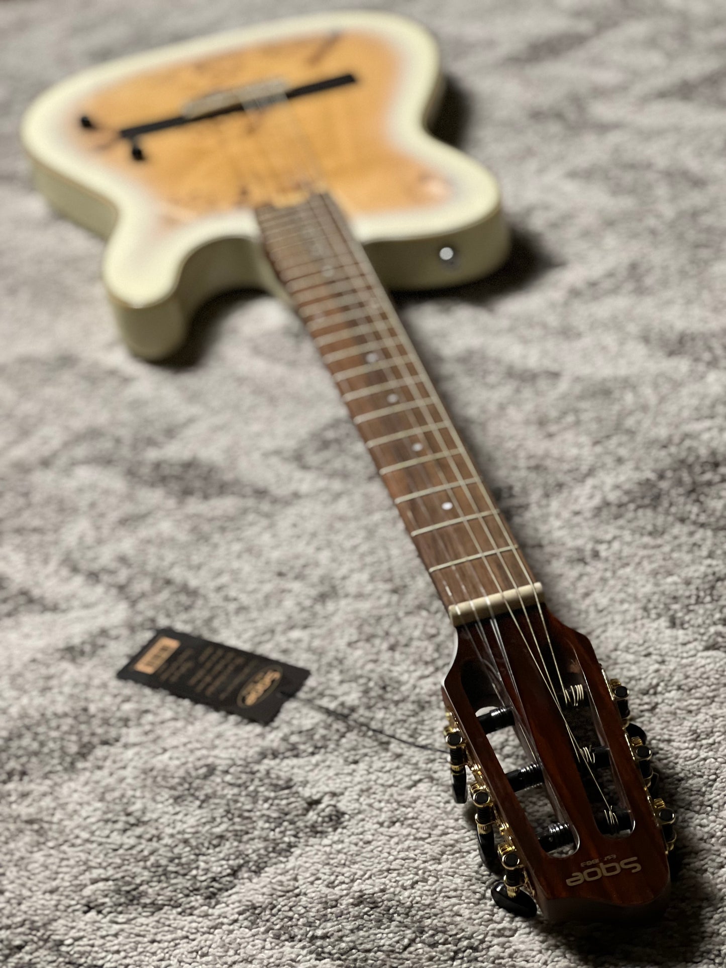 SQOE Spain SEGD-600 Nylon Electric Guitar with Piezo in White