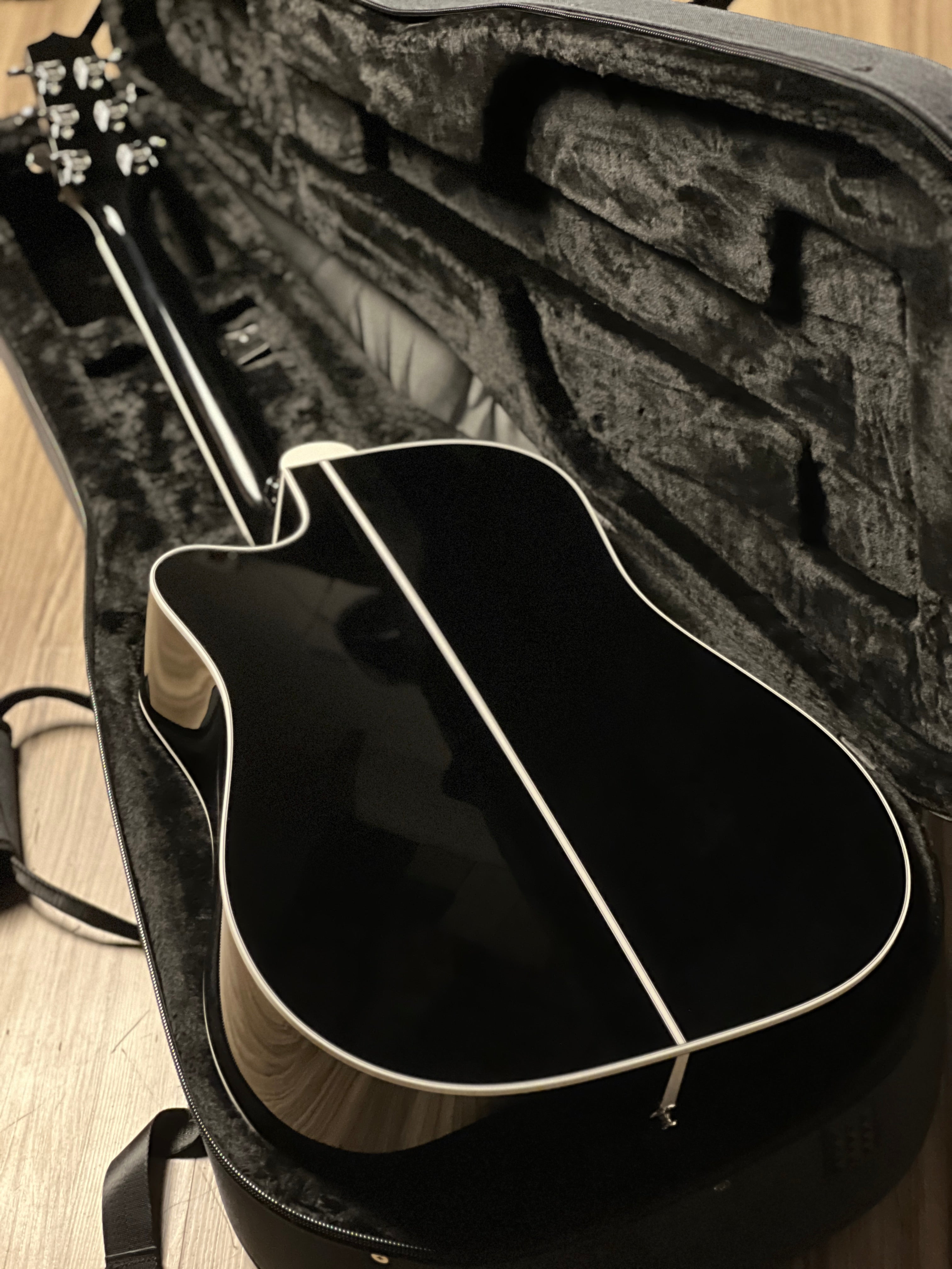 Takamine EF341SC in Gloss Black with Case Made in Japan 62070118